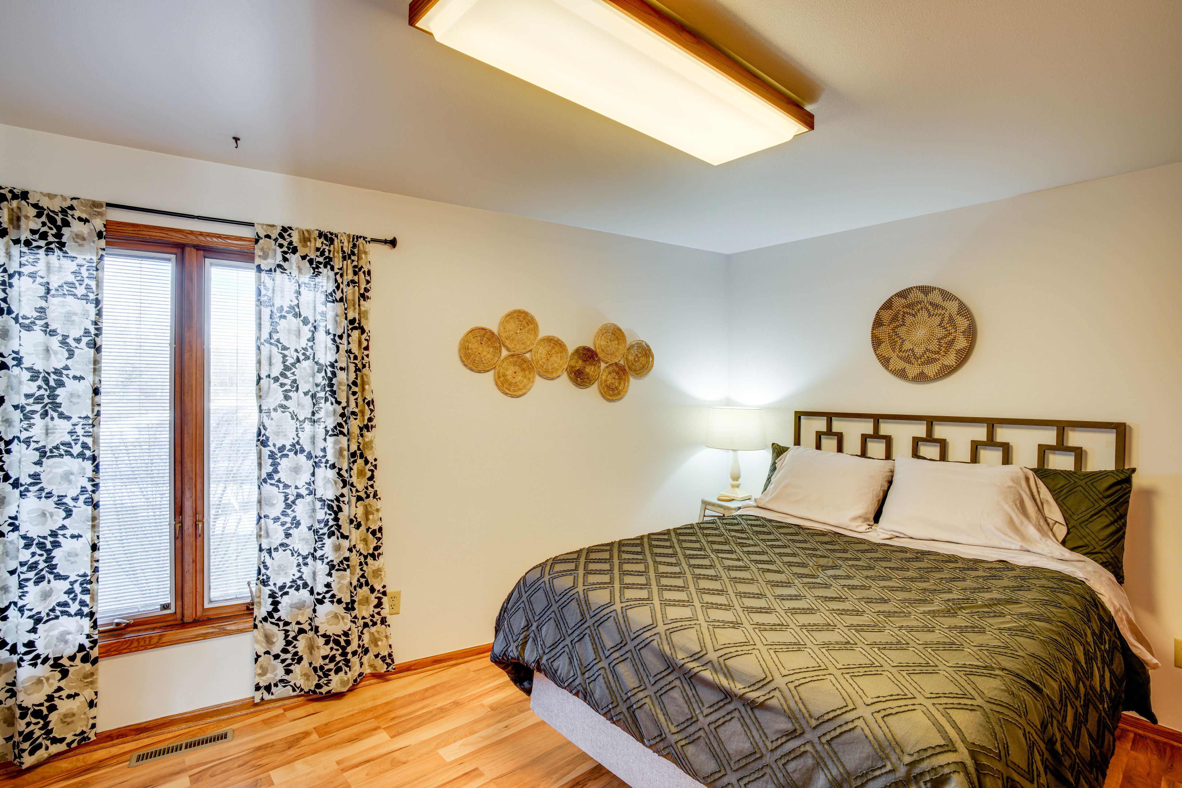 Bedroom 2 | Queen Bed | 1st Floor