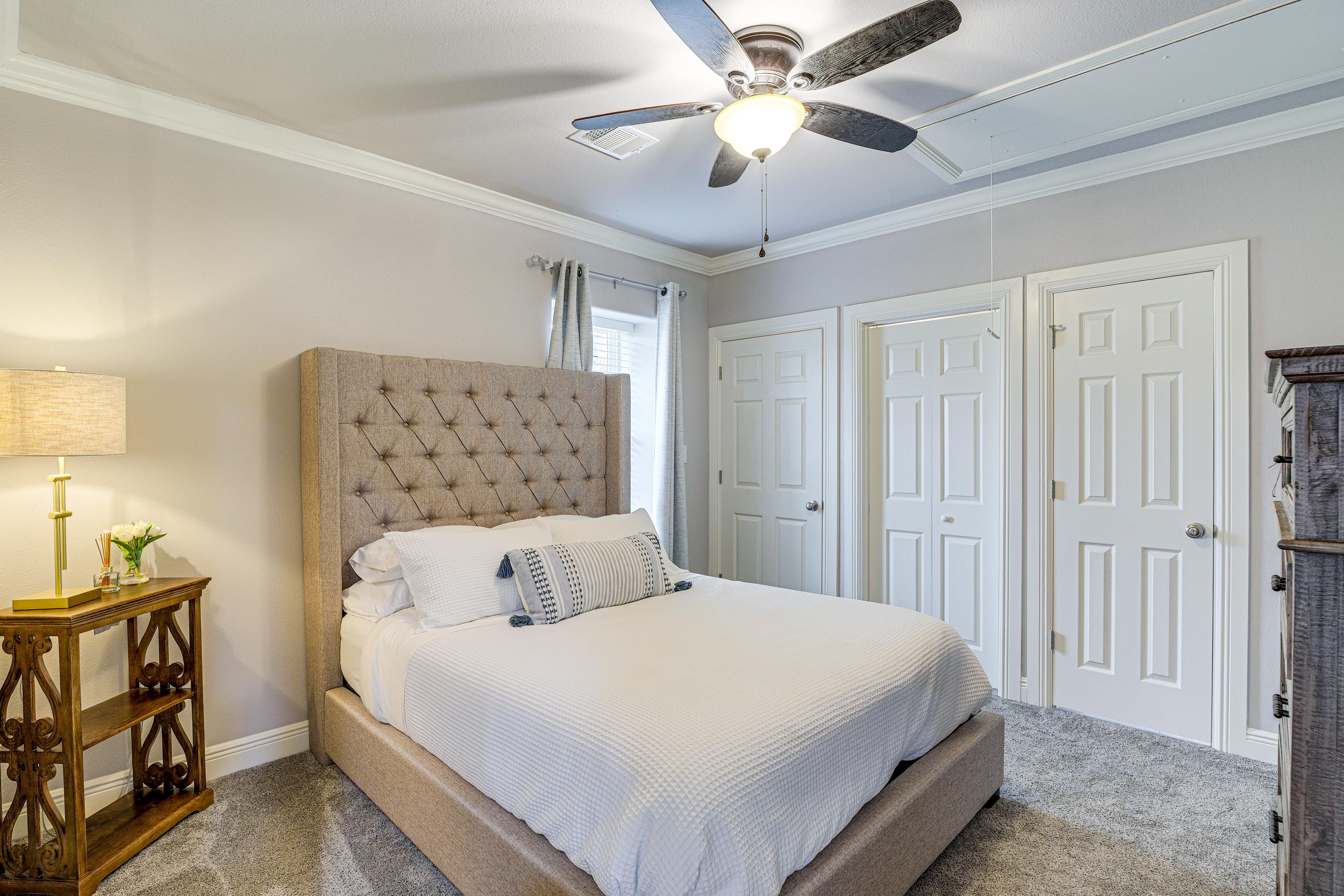 Bedroom 1 | Queen Bed