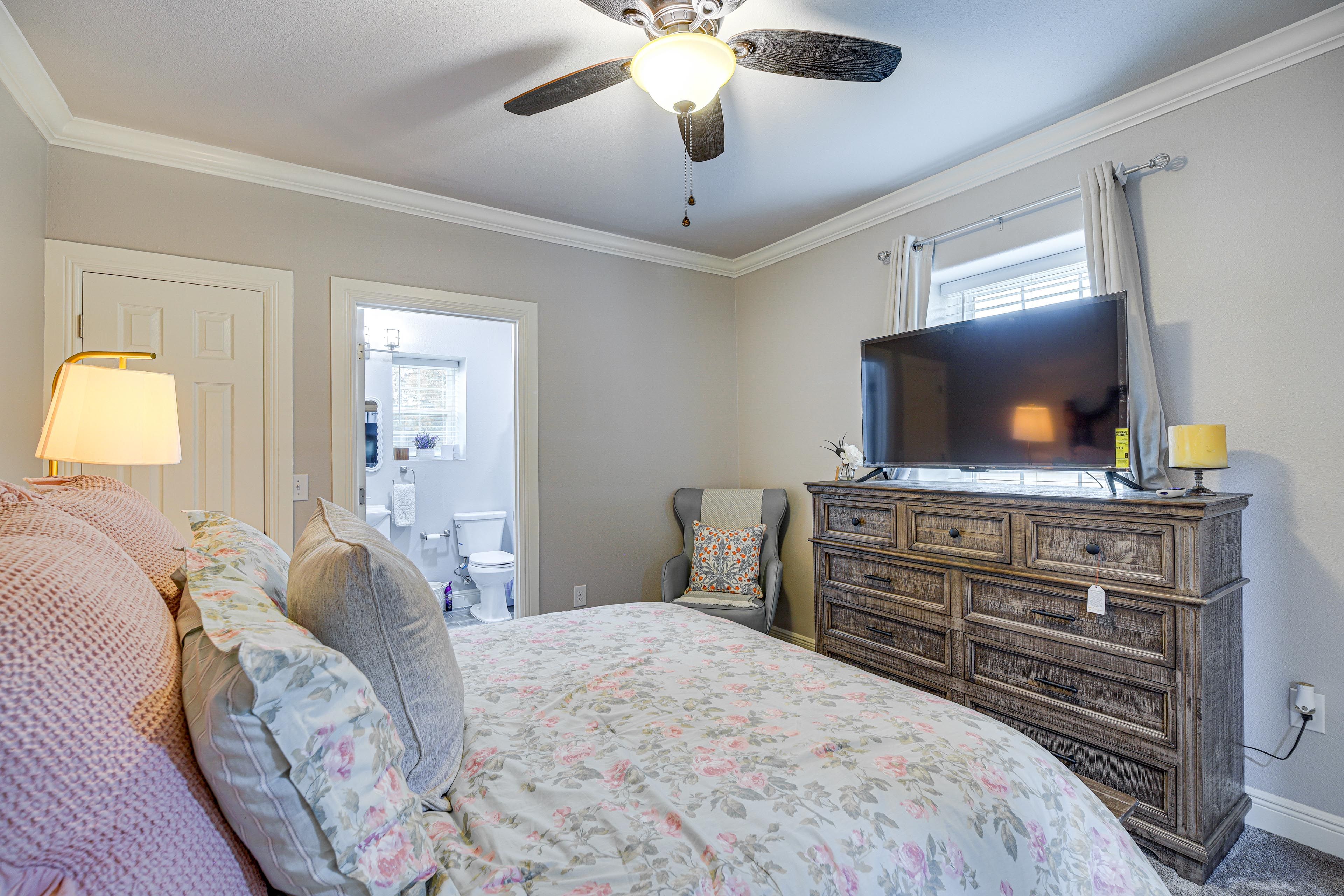 Bedroom 2 | Queen Bed