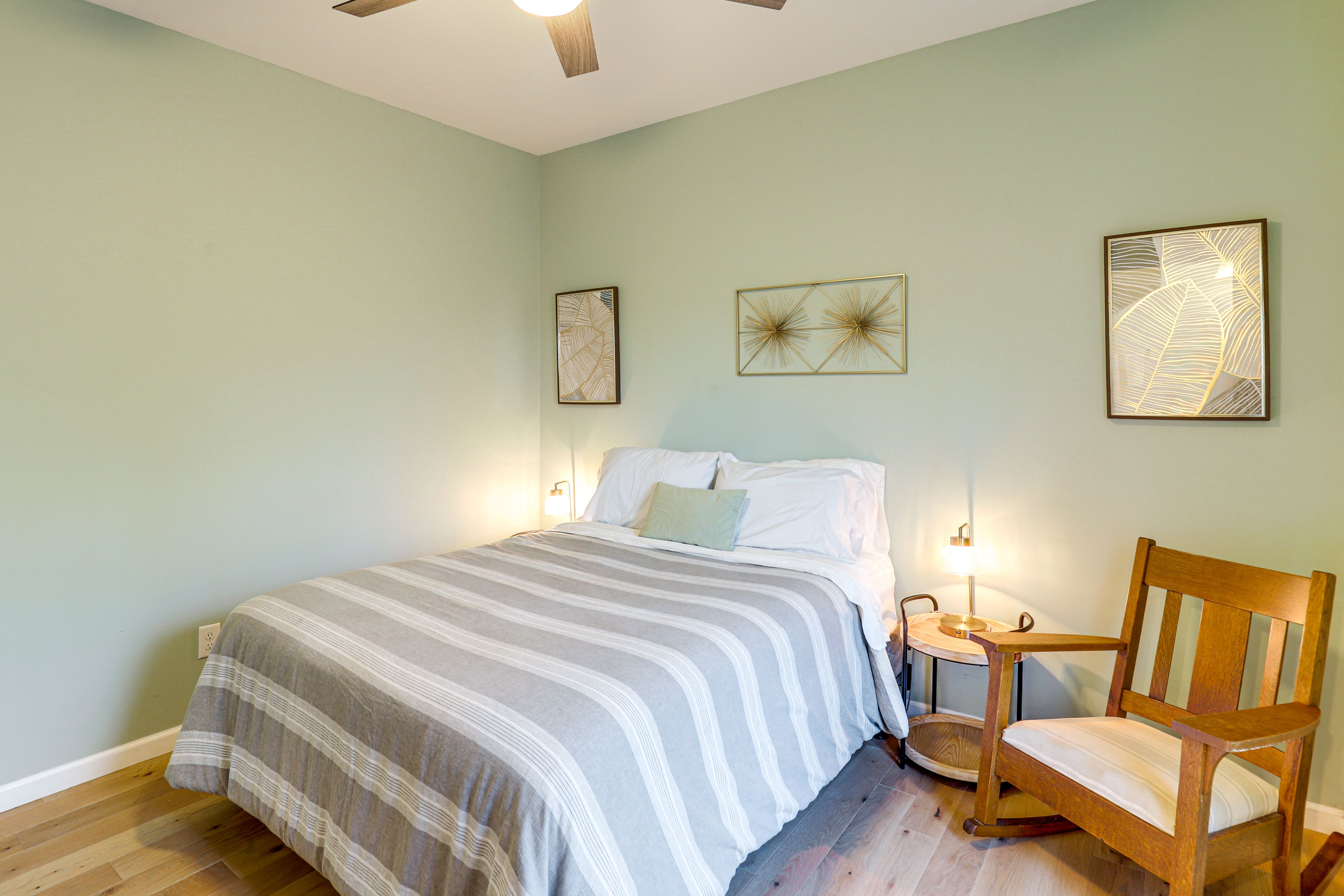 Bedroom 1 | Queen Bed | Smart TV