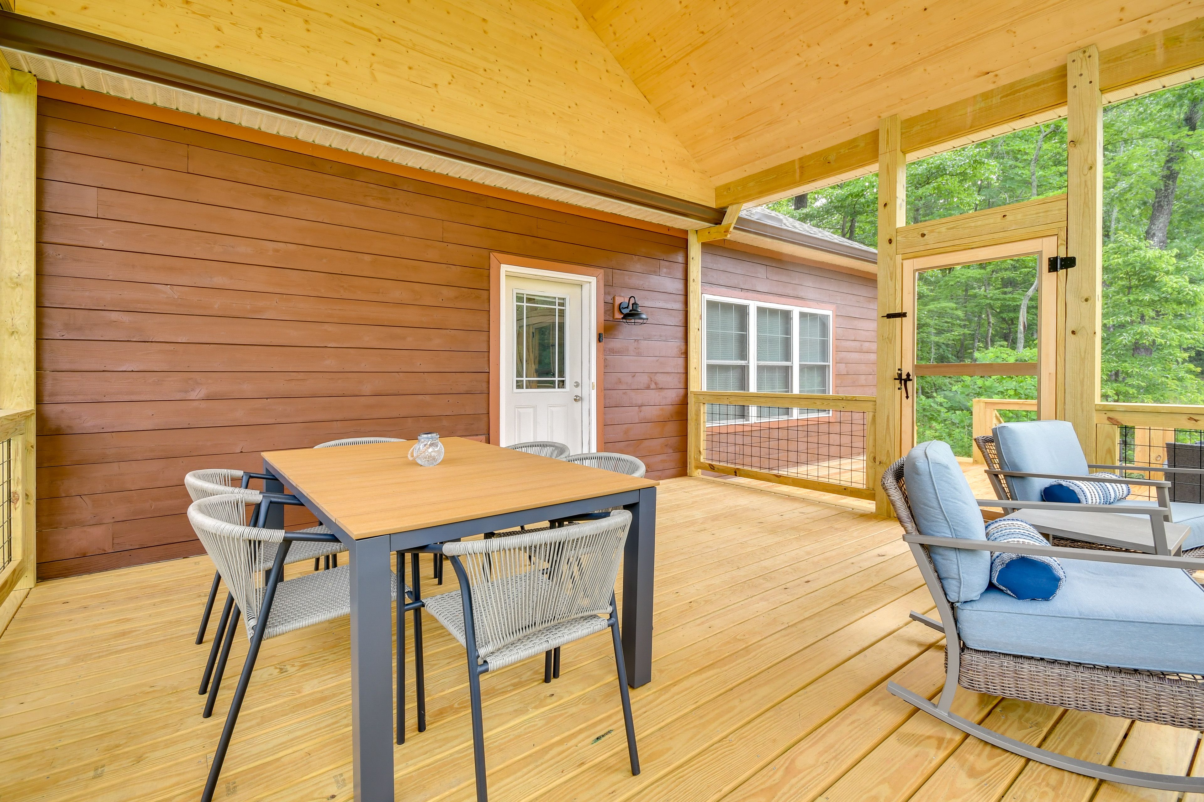 Screened Porch | Dining & Seating | Rocking Chairs
