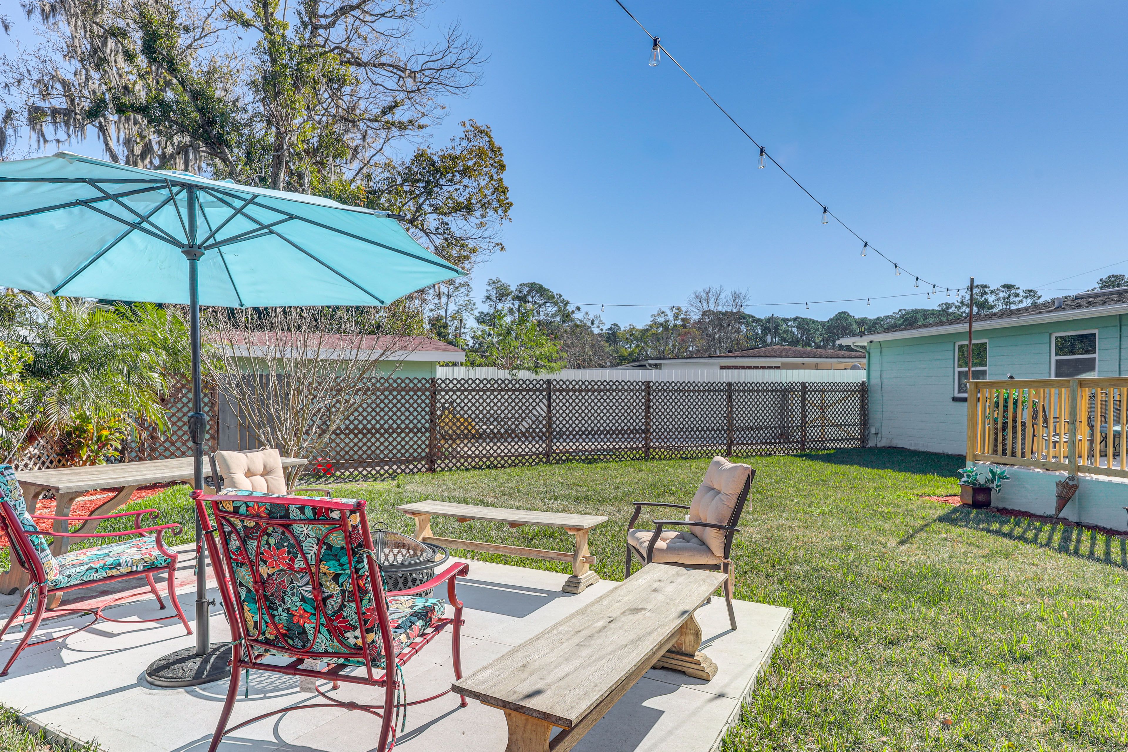 Jacksonville Vacation Rental | 4BR | 2BA | 1,400 Sq Ft | 4 Steps Required