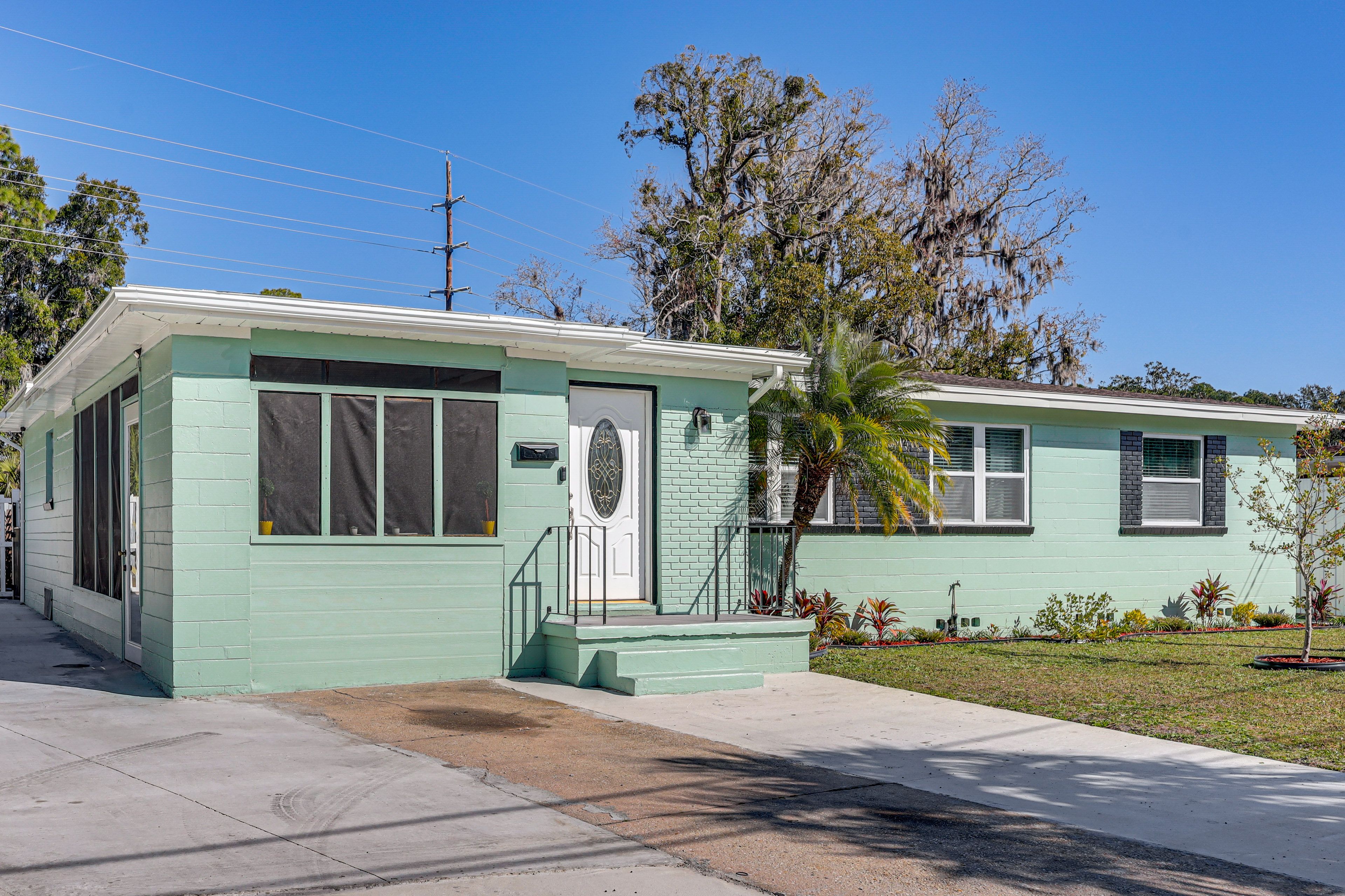 Parking | Driveway (3-4 Vehicles) | Free Street Parking