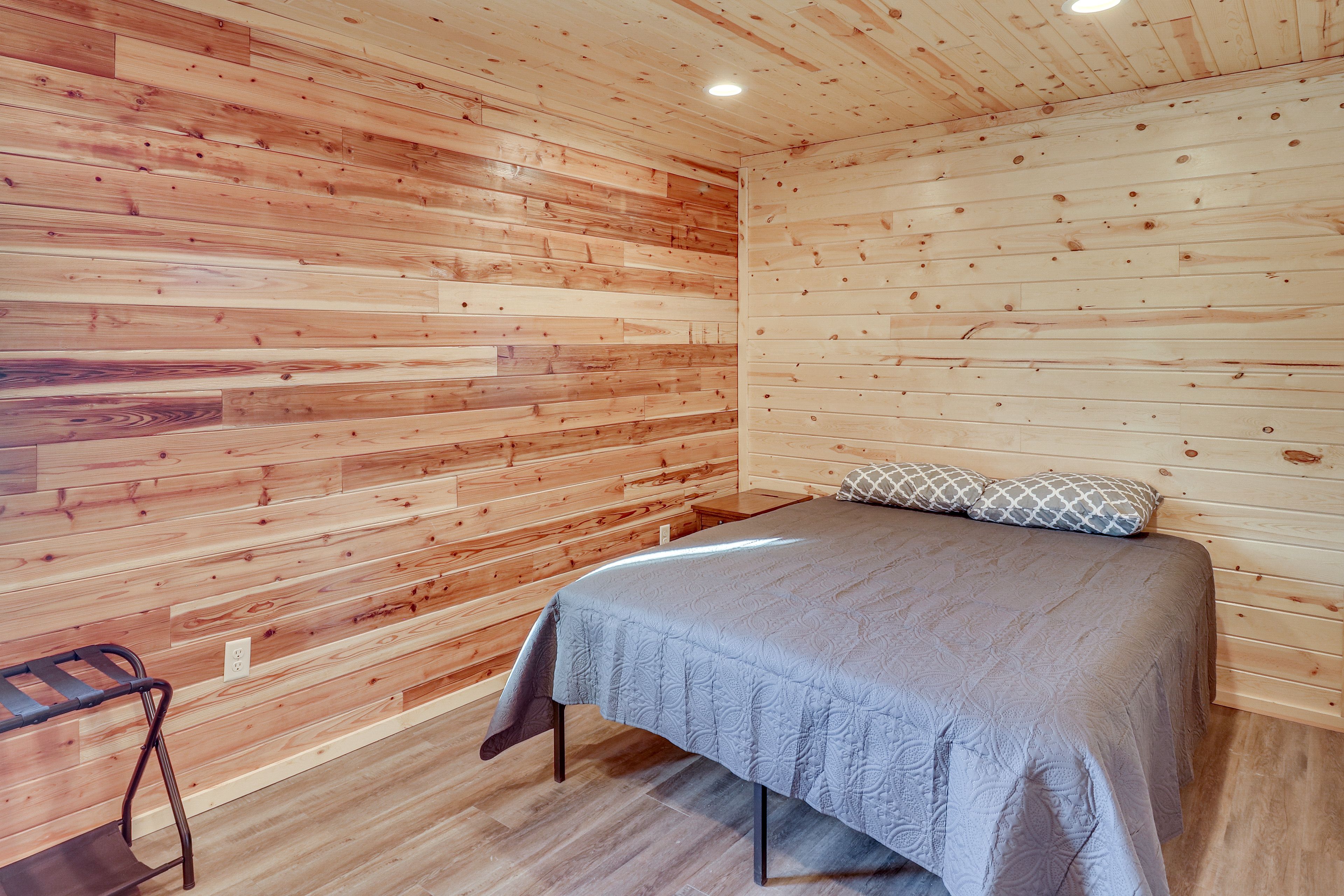 Bedroom 2 | Queen Bed