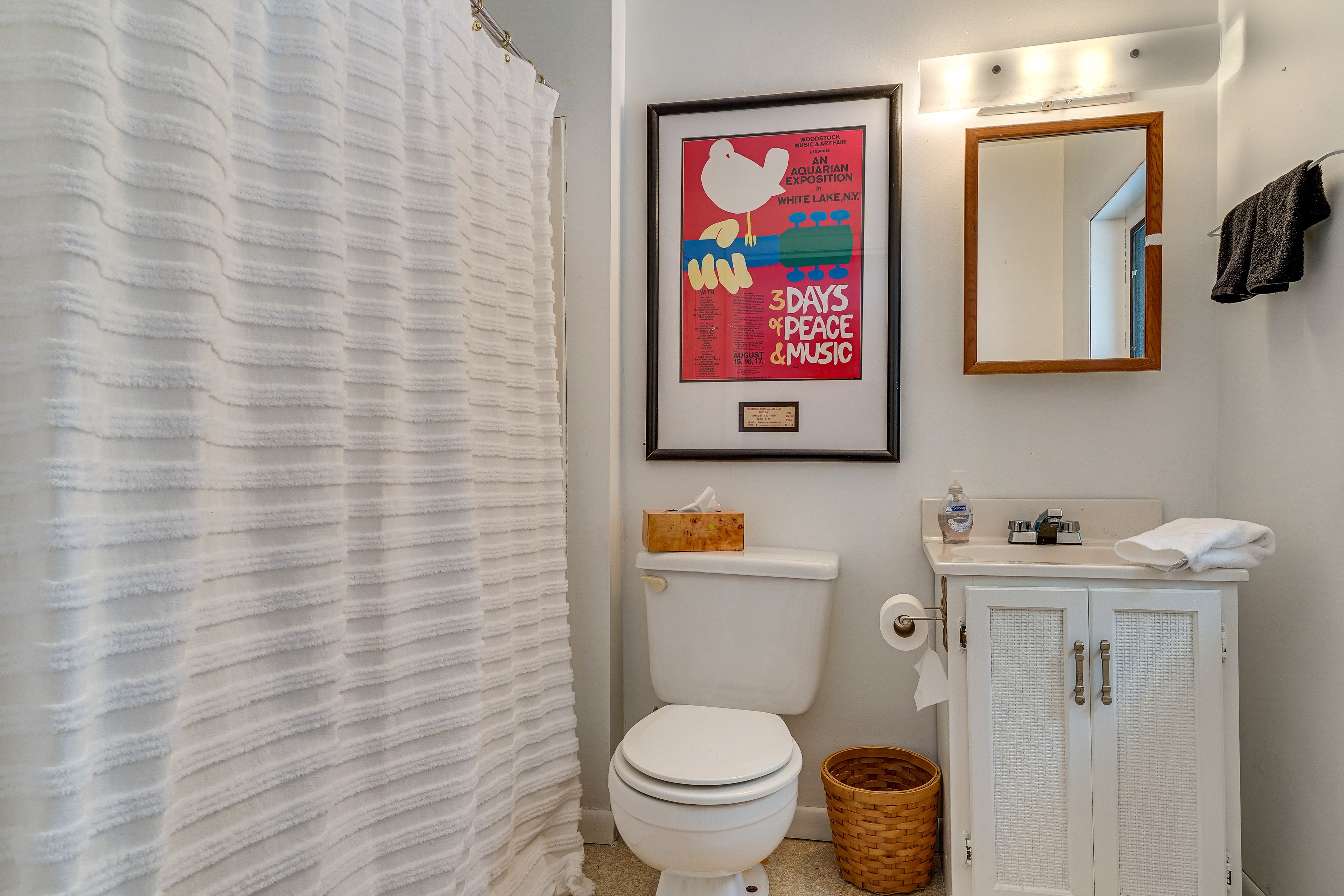 Bathroom | 2nd Floor