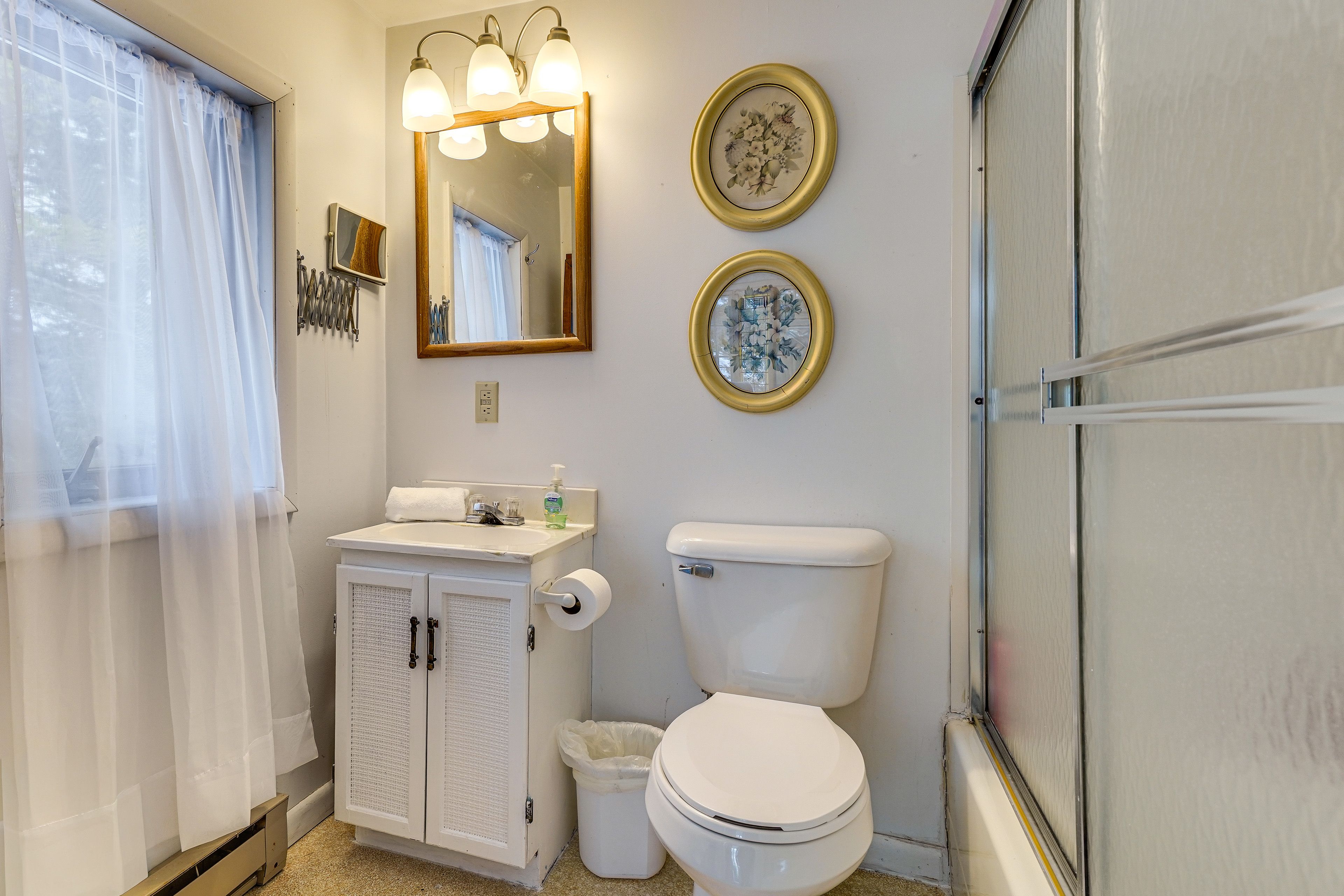 En-Suite Bathroom | 2nd Floor