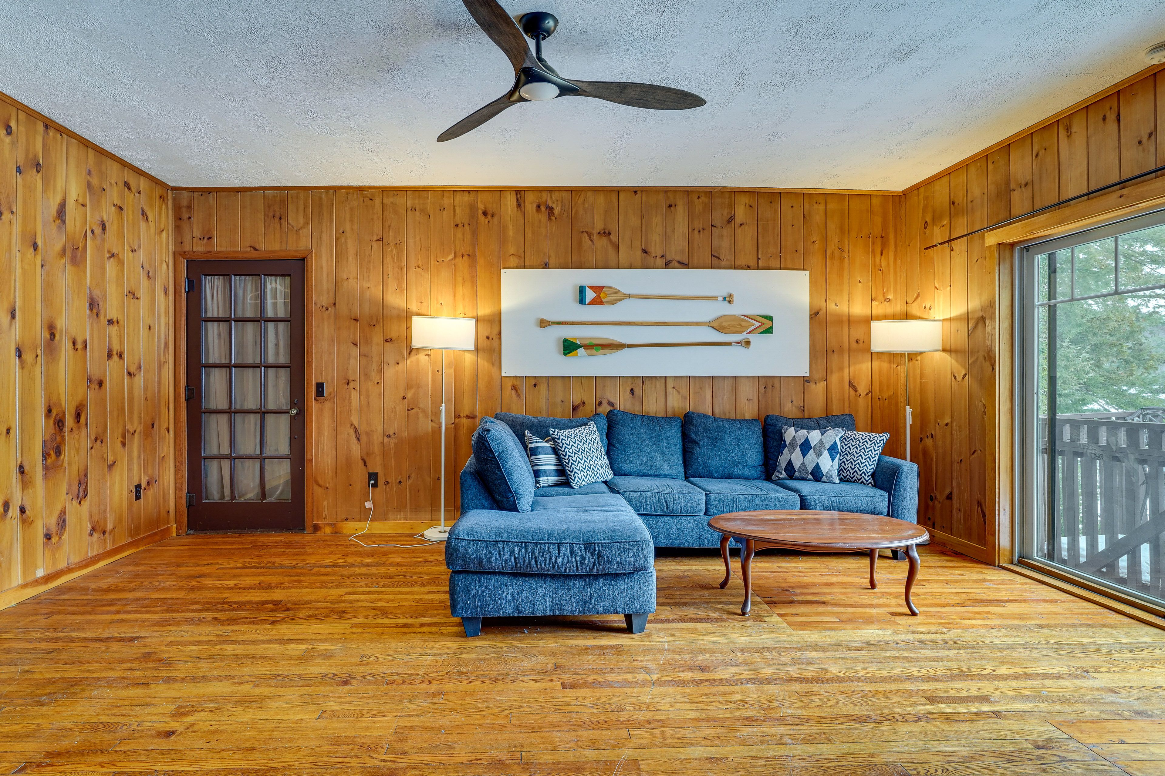 Living Area | Smart TV | 2nd Floor