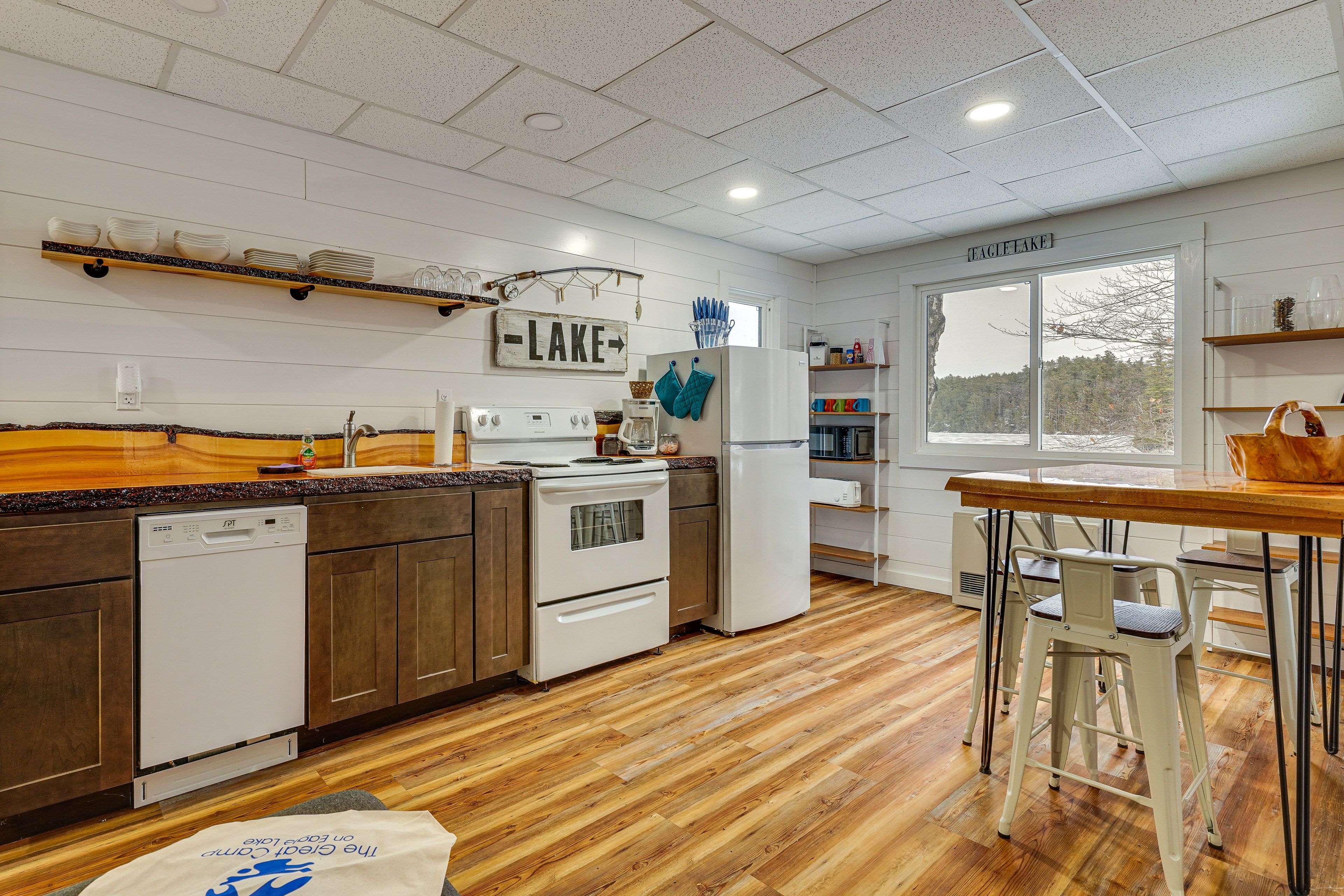 Kitchen 3 | Microwave | Toaster | 1st Floor