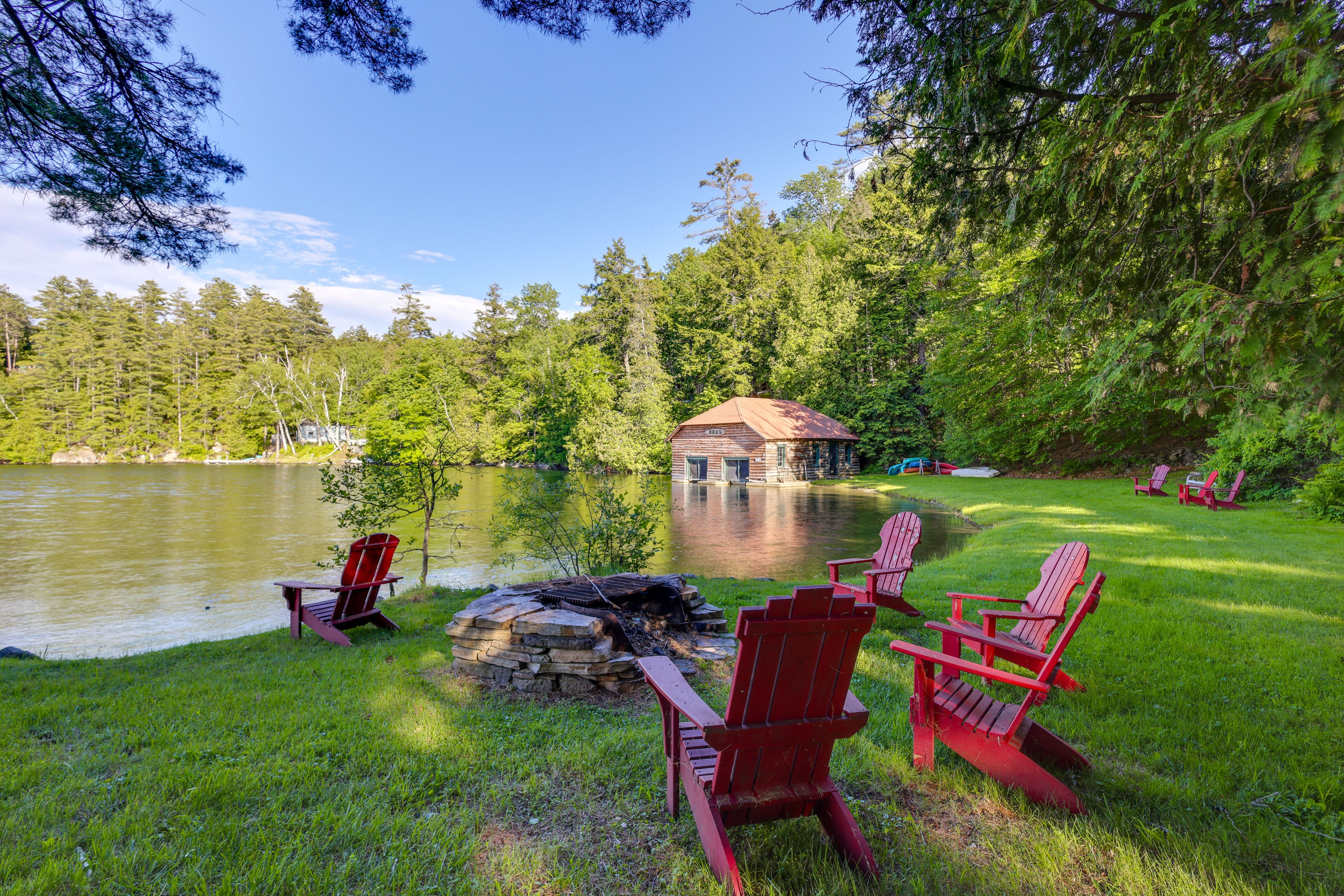 Lake Access On-Site | Boathouse | Rowboat, Canoe & Kayaks | Private Beach