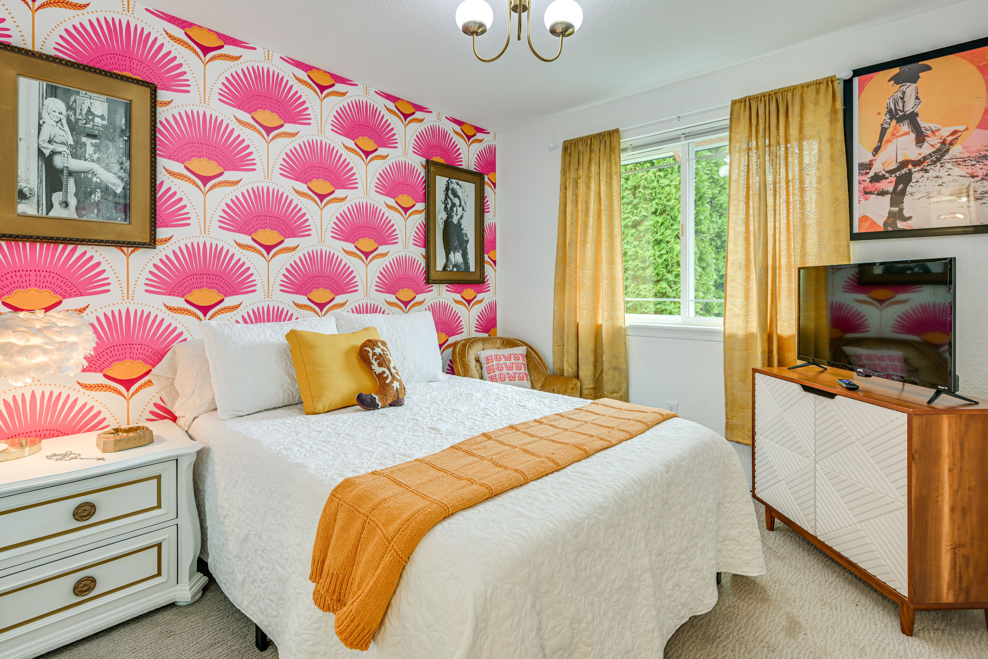 Bedroom 2 | 2nd Floor | Full Bed | Smart TV