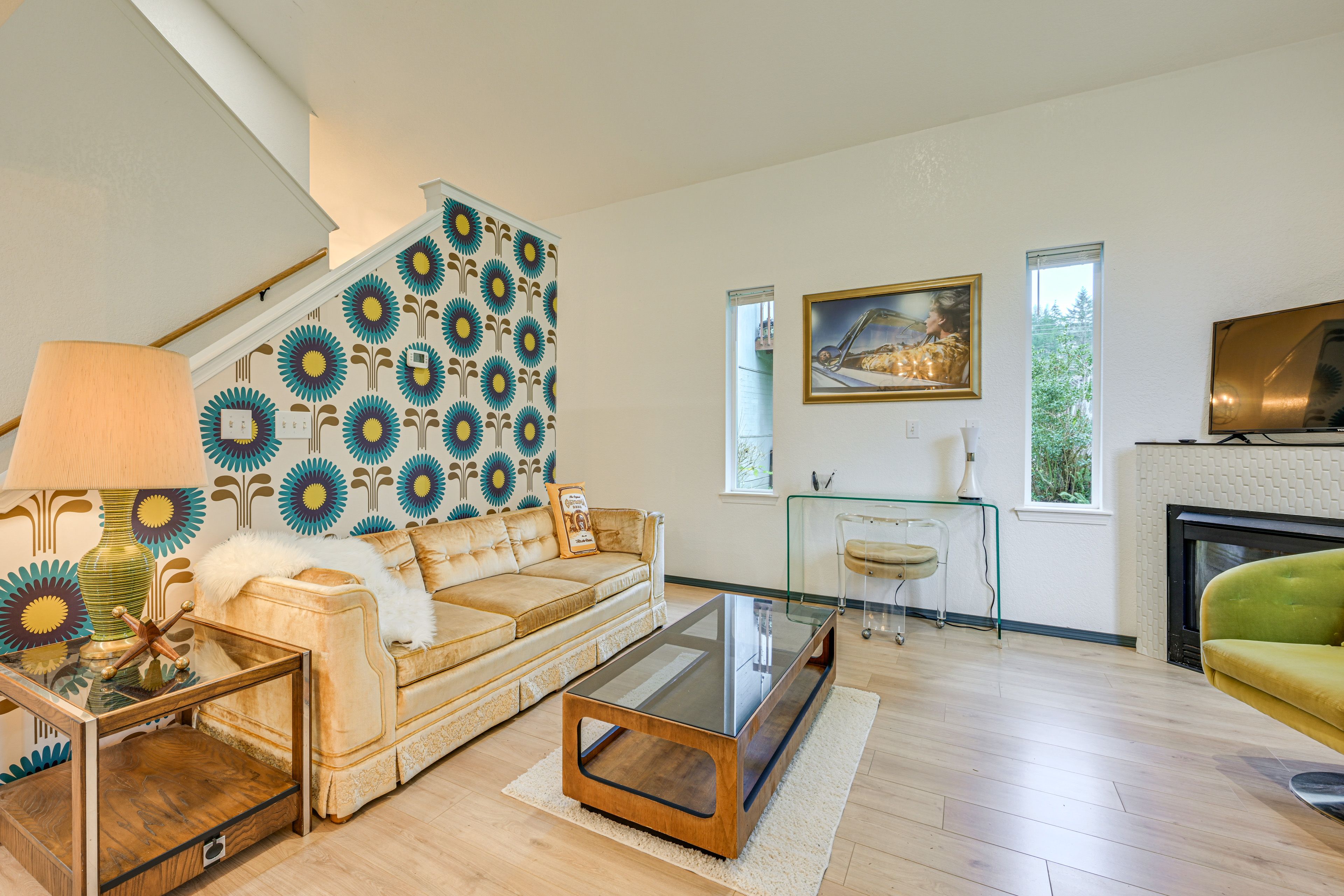 Living Room | 1st Floor | Central Heat | Free WiFi | Smart TV | Gas Fireplace