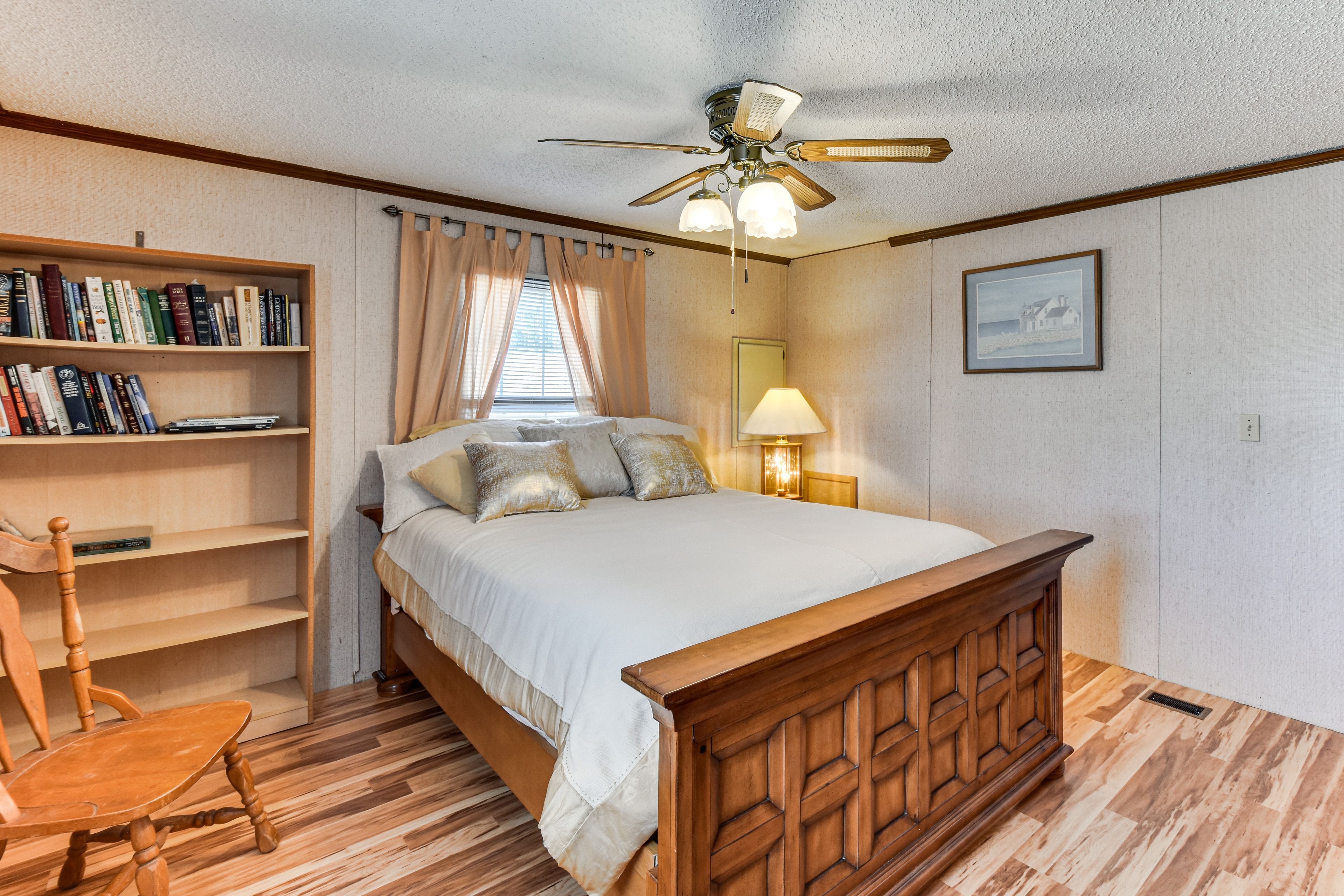 Bedroom 3 | Queen Bed | TV