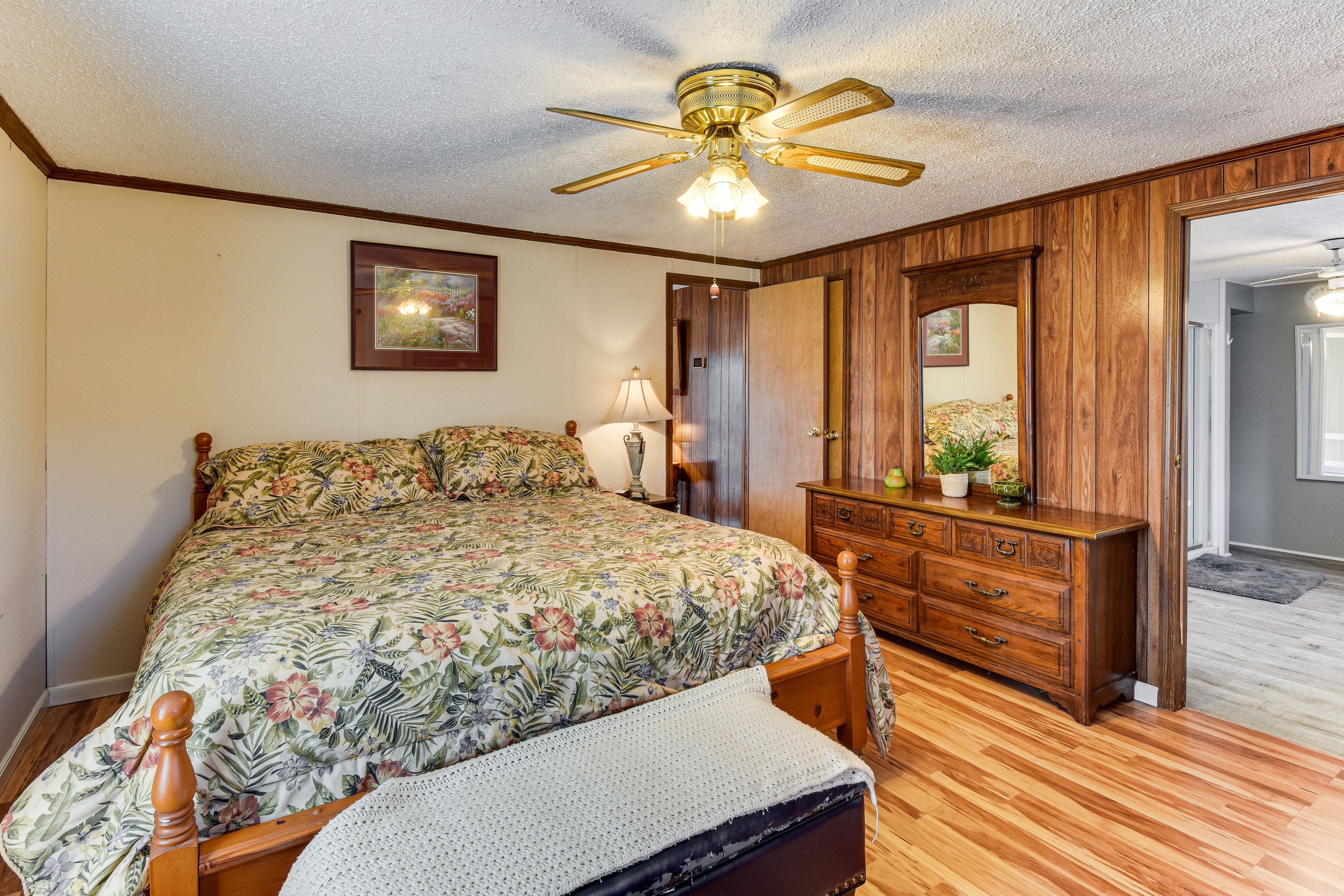 Bedroom 1 | King Bed | TV