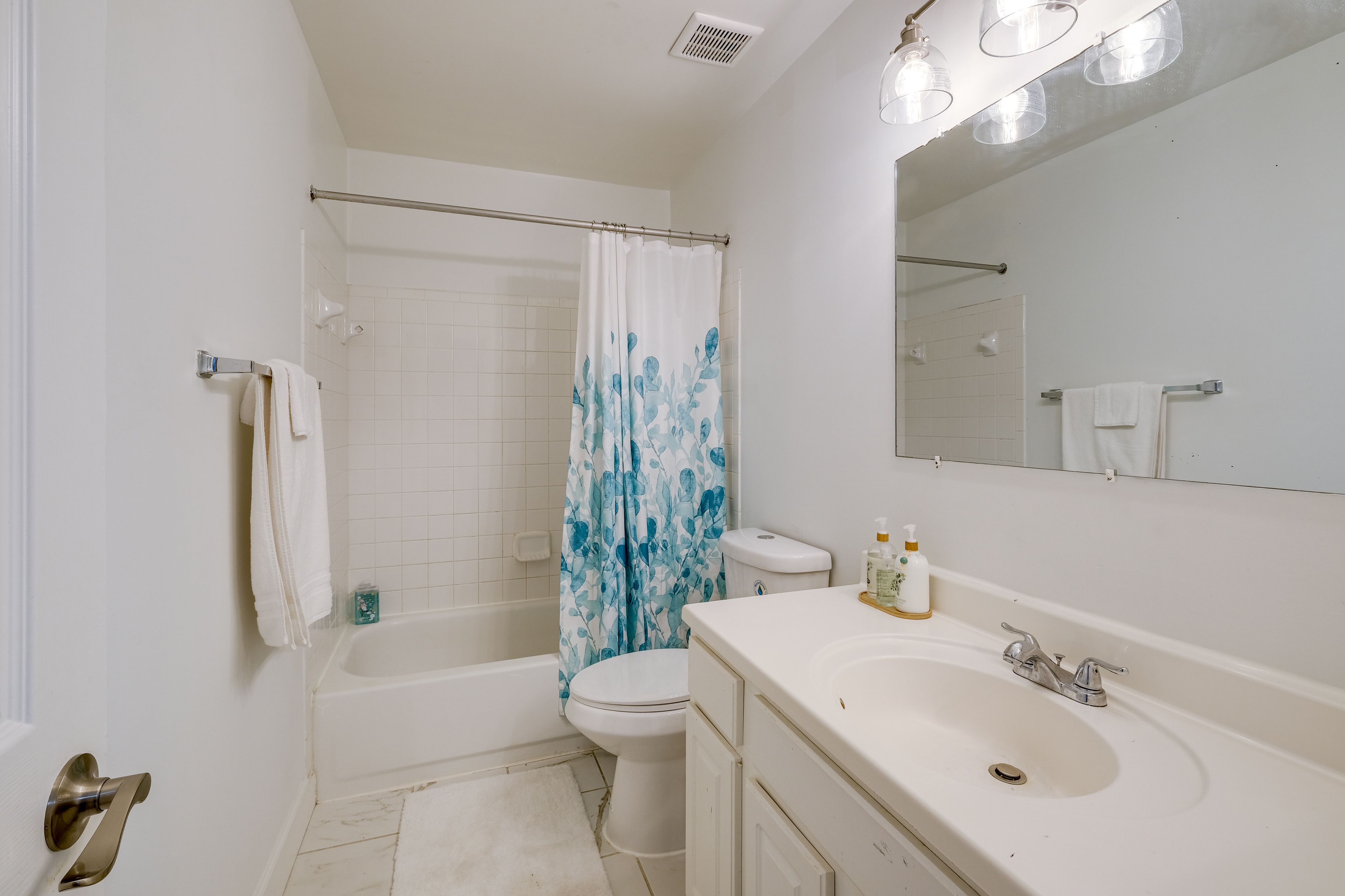 Bathroom | 2nd Floor