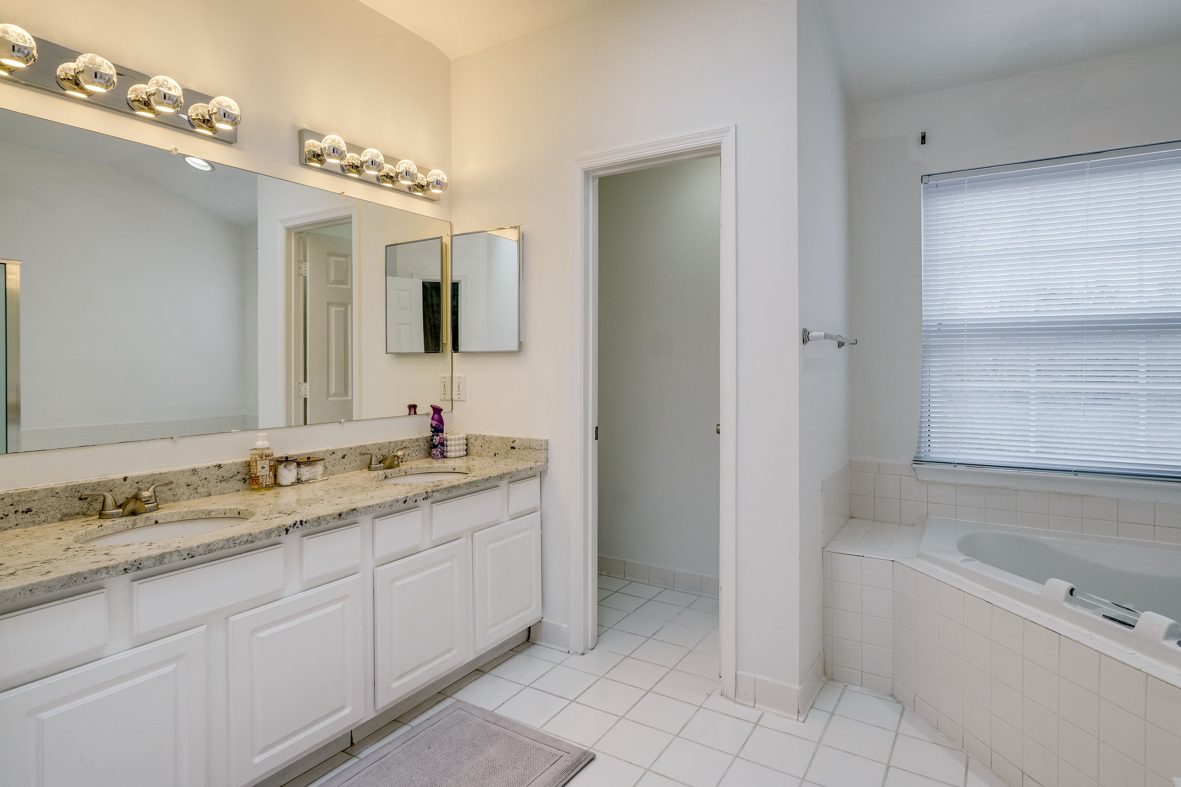 En-Suite Bathroom | Towels Provided | 2nd Floor