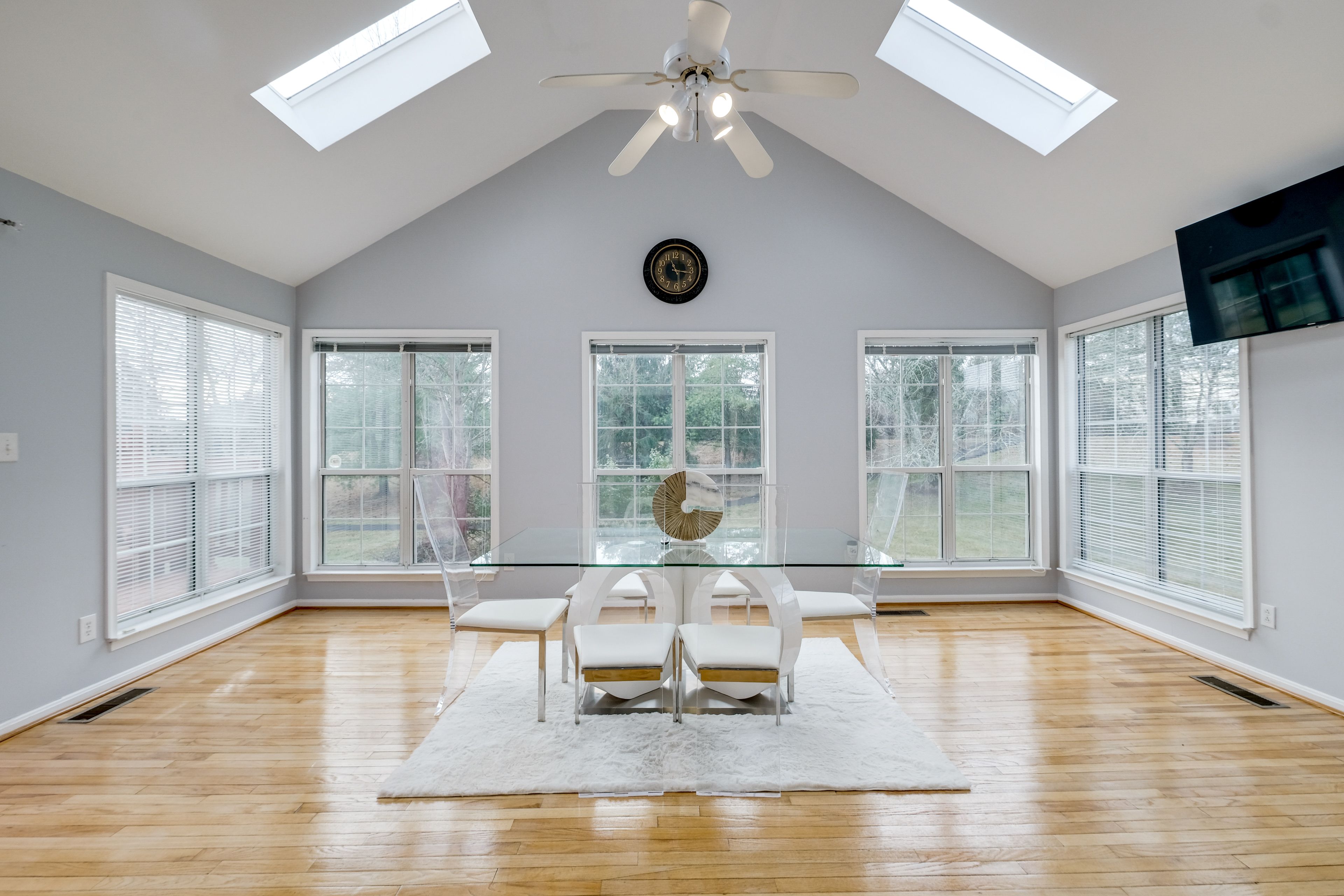 Dining Room | Smart TV | 1st Floor