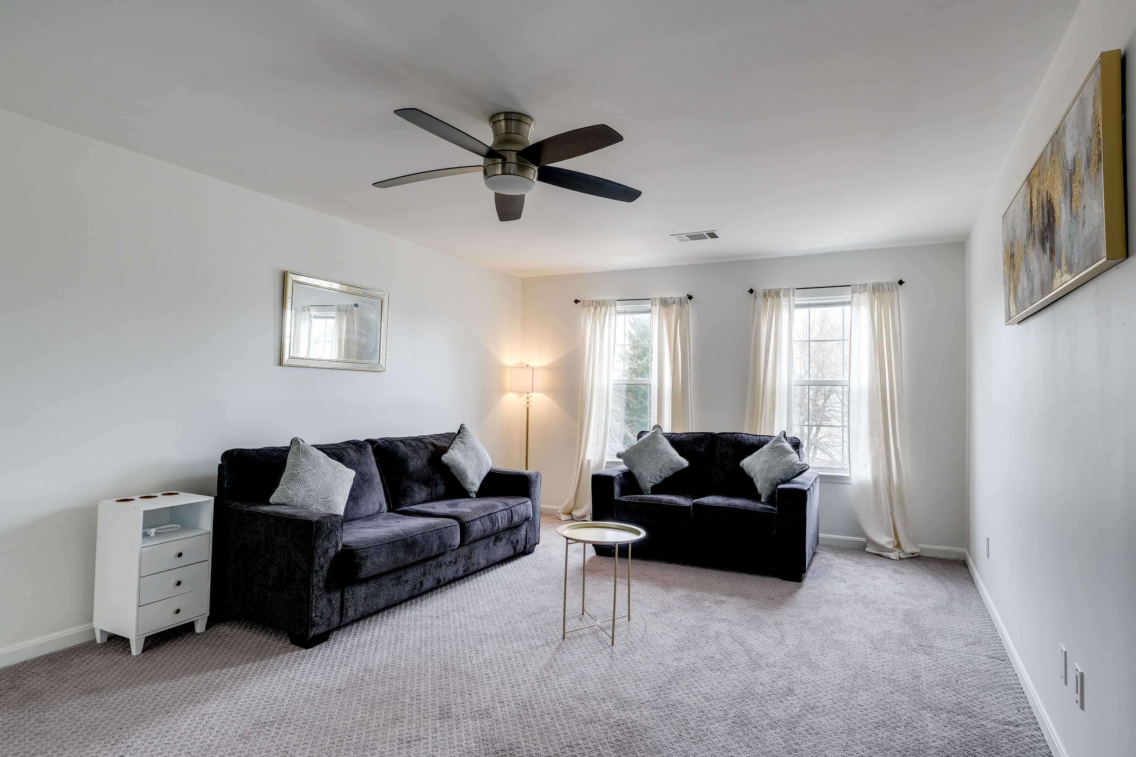 Sitting Area | Smart TV | 2nd Floor