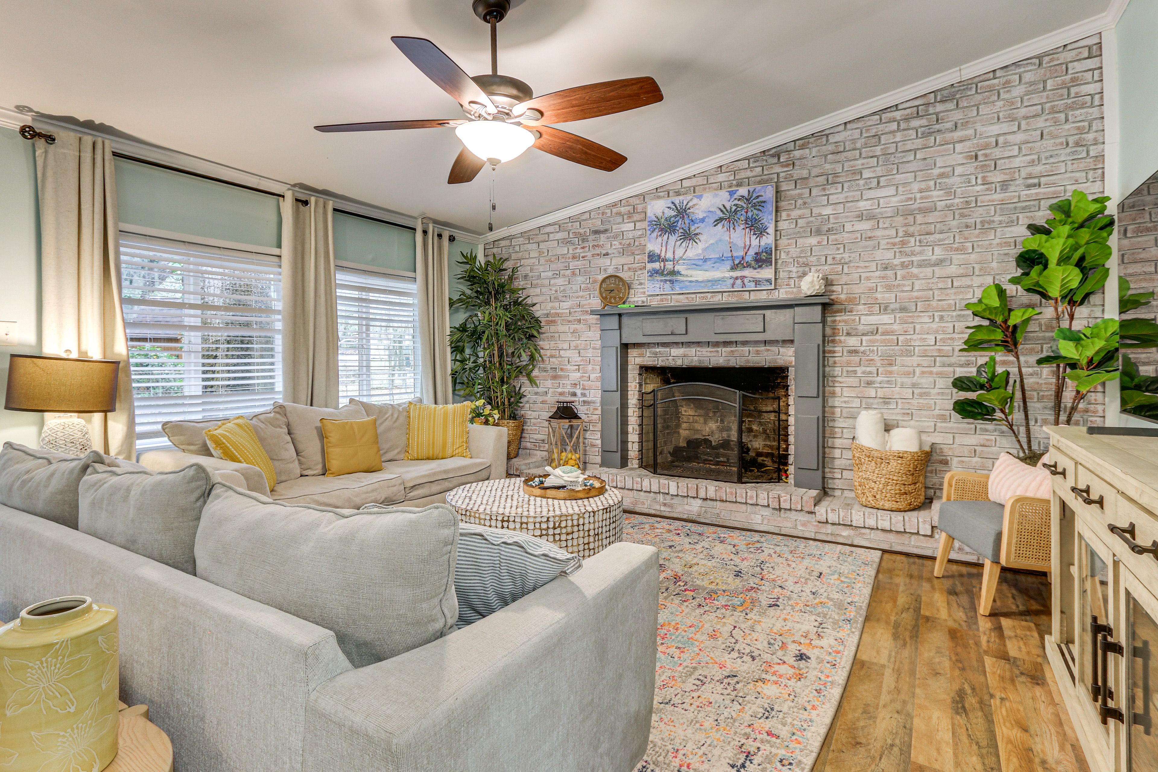 Living Room | Queen Sleeper Sofa