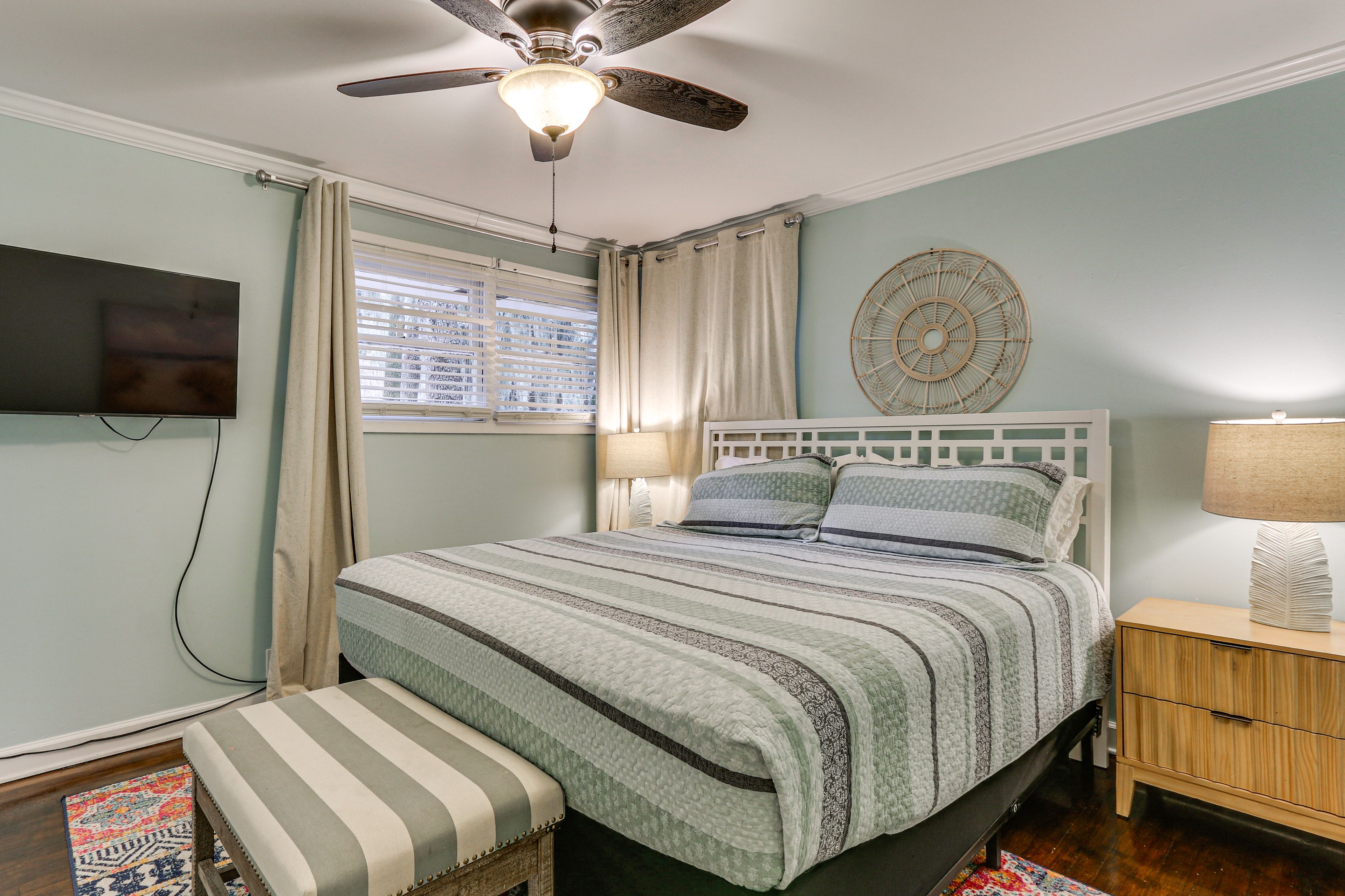 Bedroom 1 | King Bed