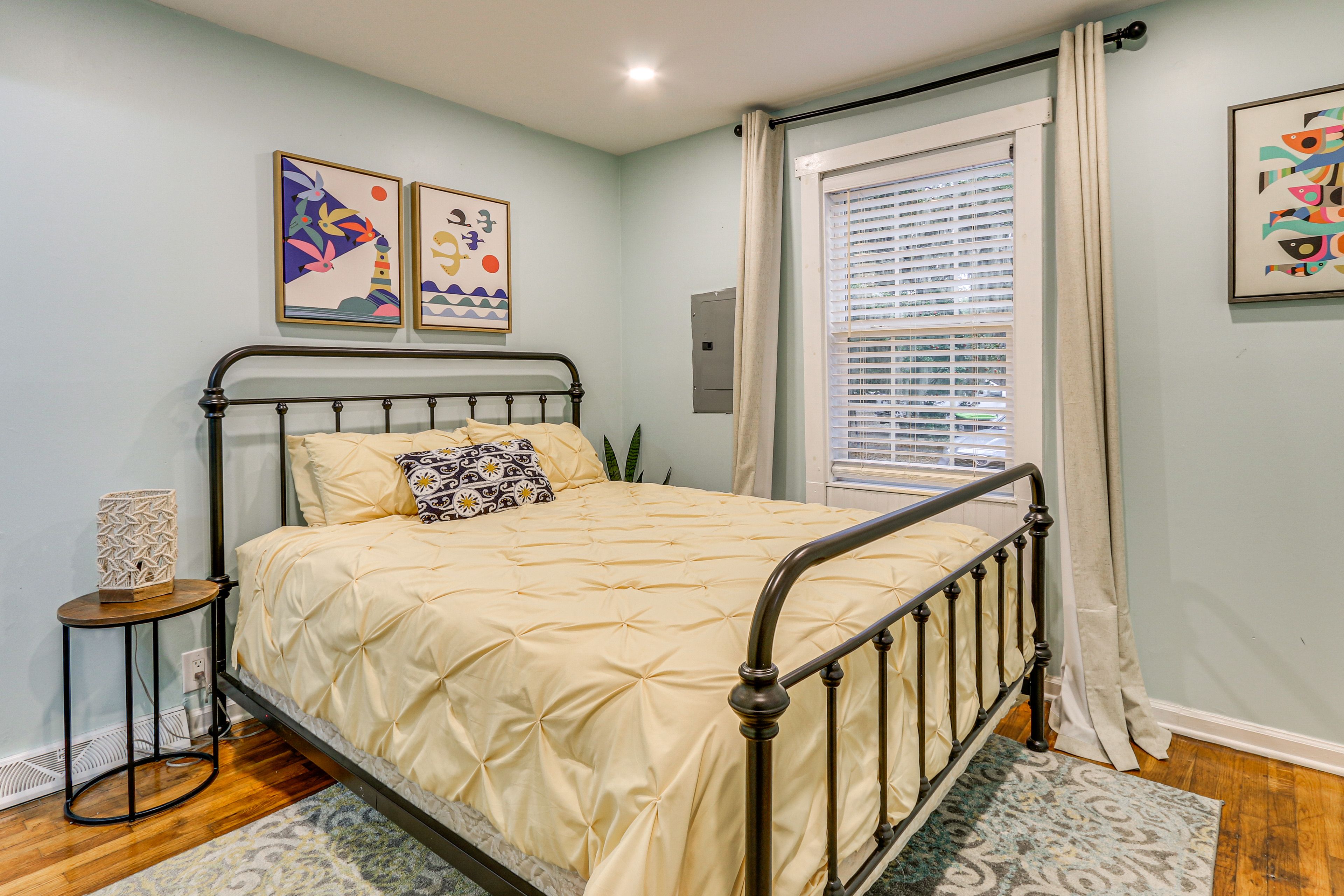 Bedroom 2 | Queen Bed