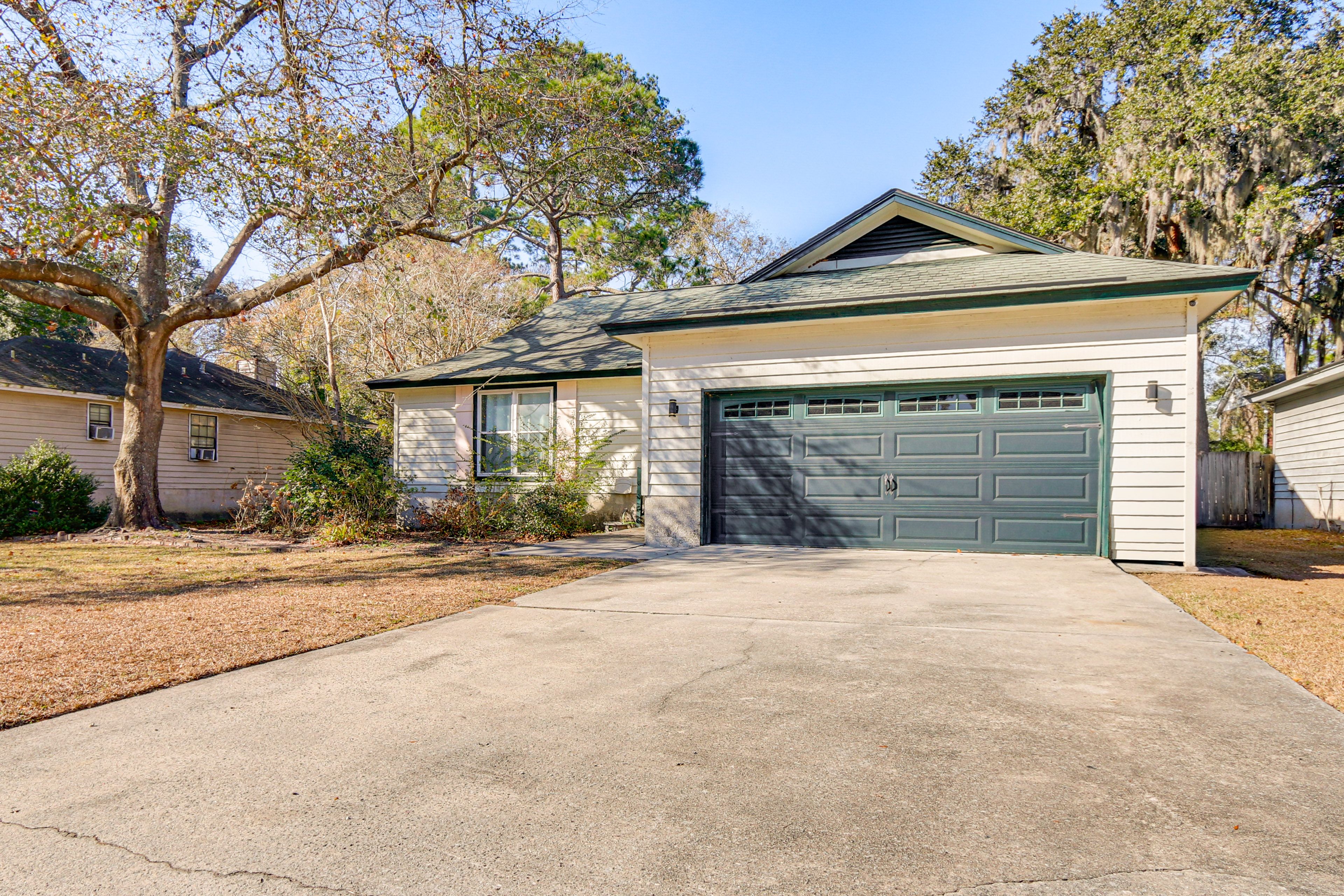 Parking | Driveway (2 Vehicles) | Free Street Parking (First-Come, First-Served)