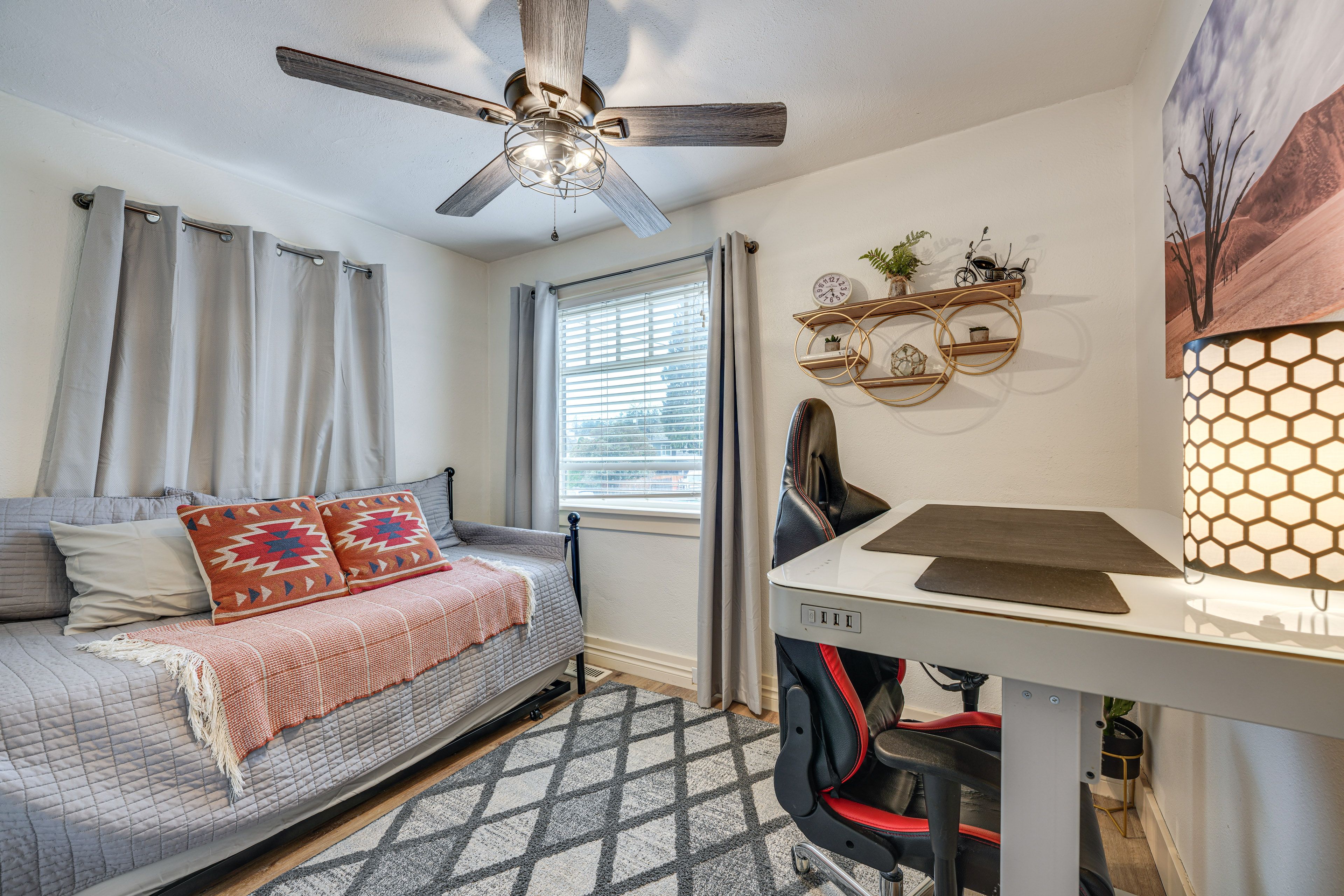 Bedroom 2 | Twin Daybed w/ Twin Trundle