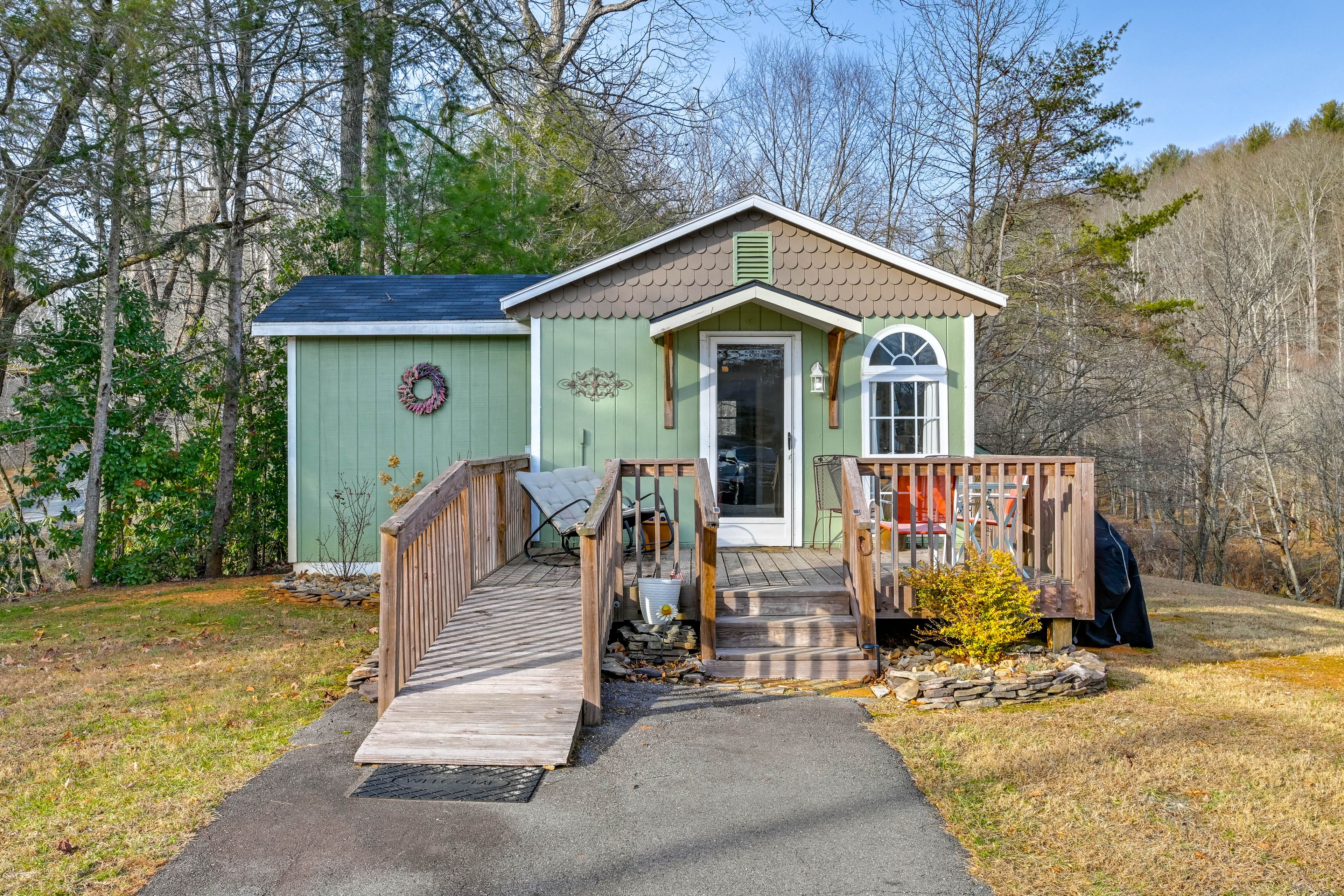 Exterior | Single-Story Property