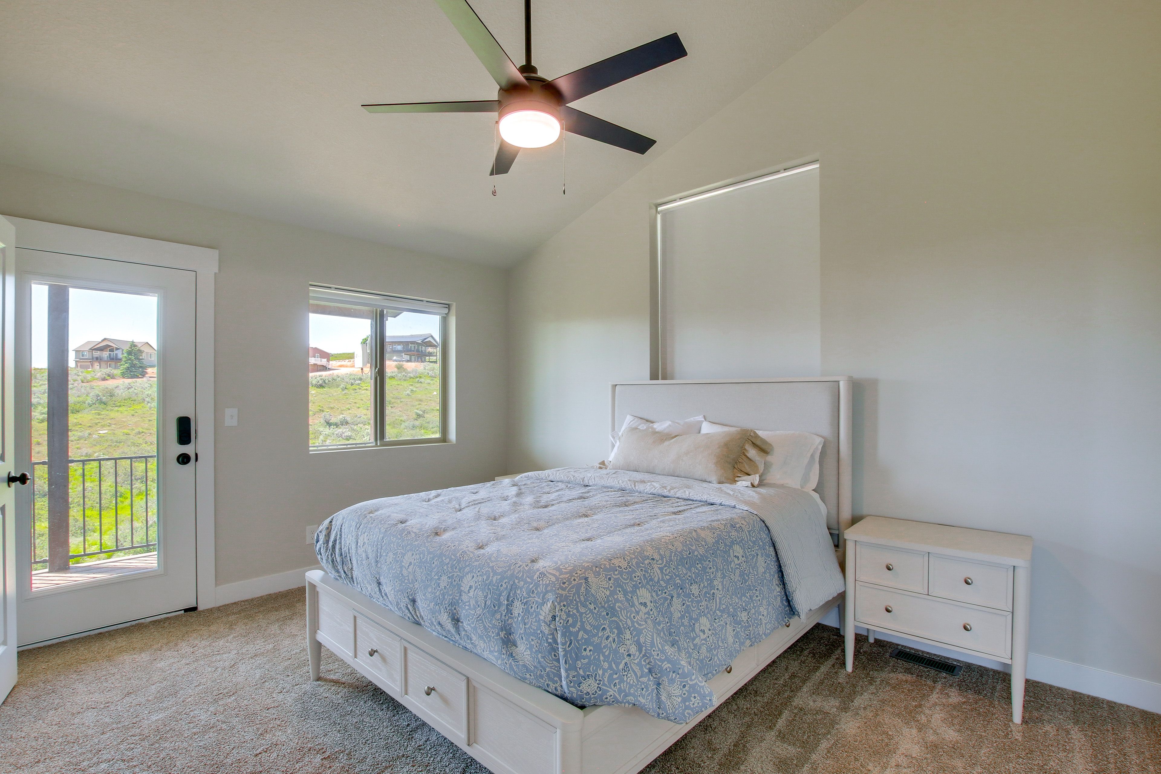 Bedroom 1 | Queen Bed | Main Floor