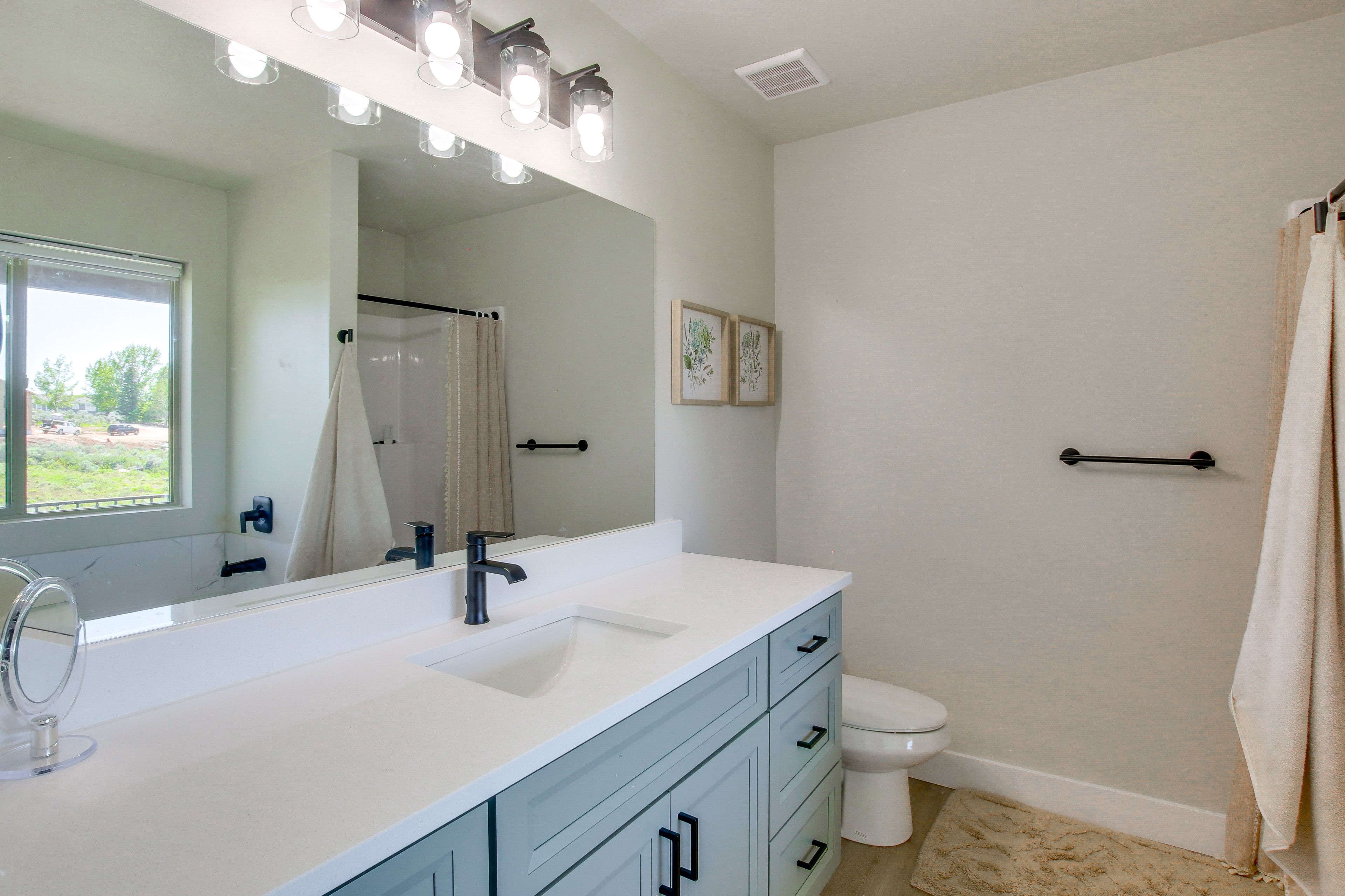 En-Suite Bathroom | Main Floor