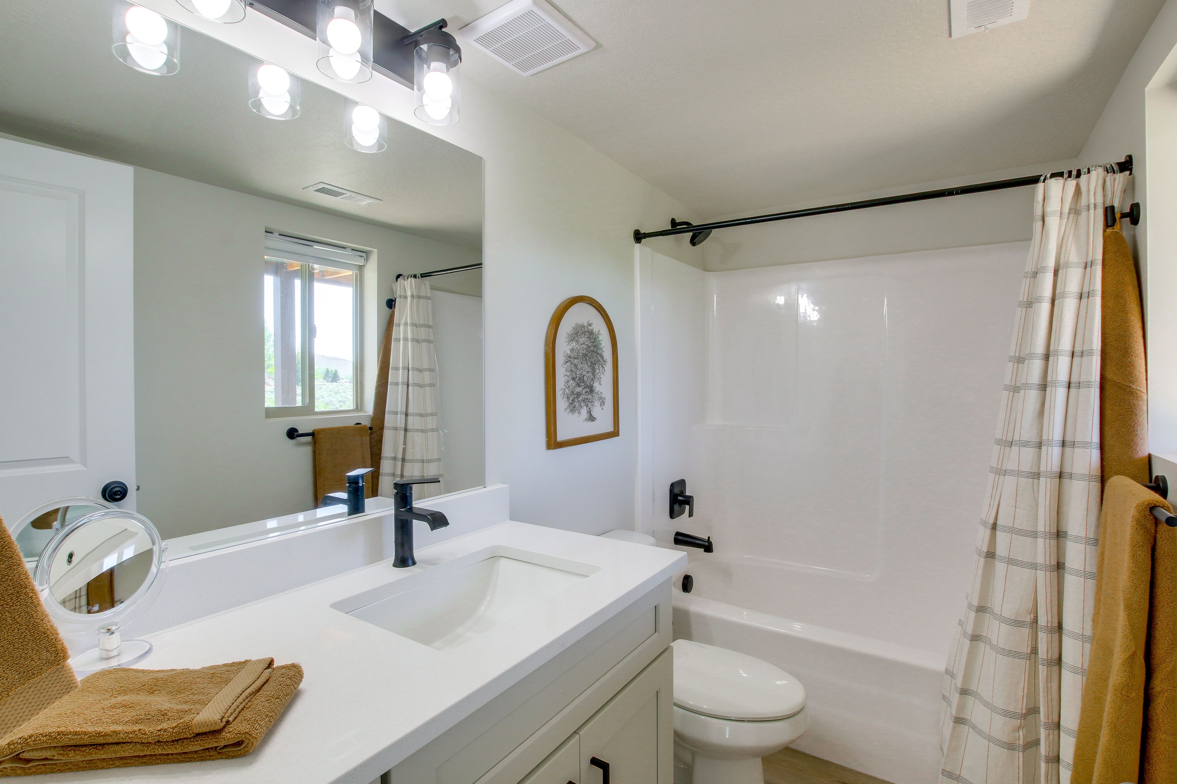 En-Suite Bathroom | Lower Floor