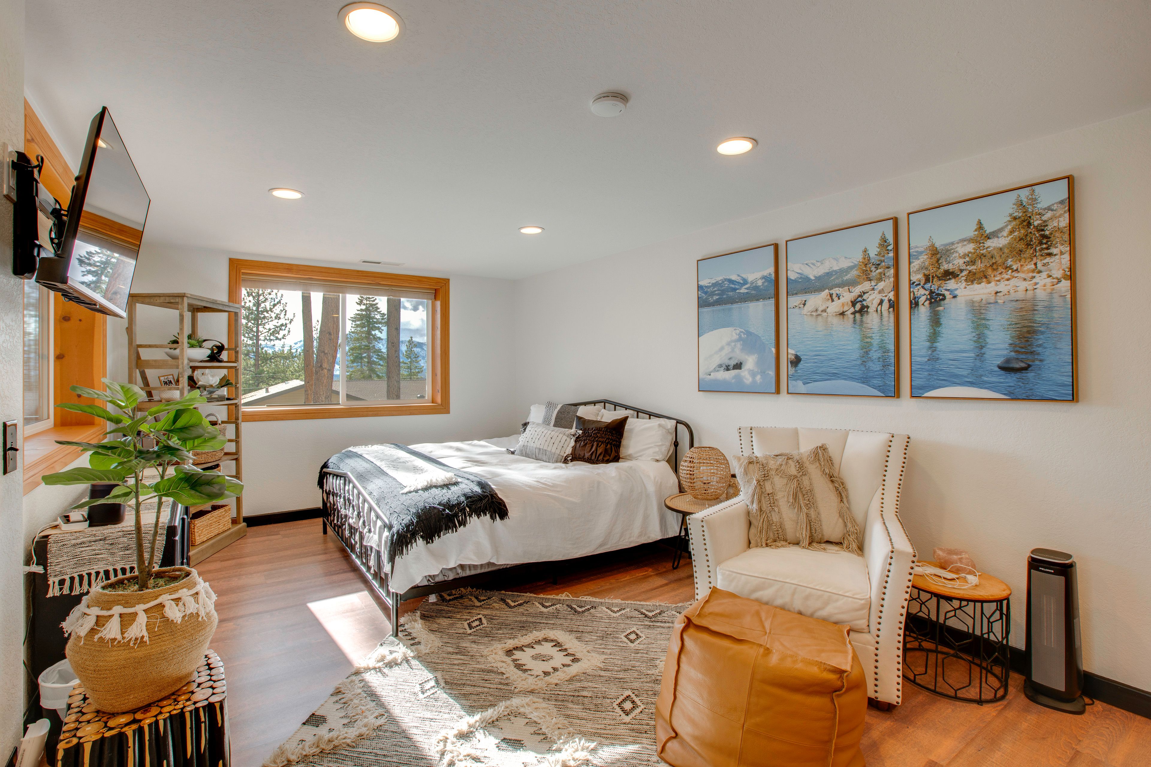 Bedroom 4 | King Bed | 1st Floor