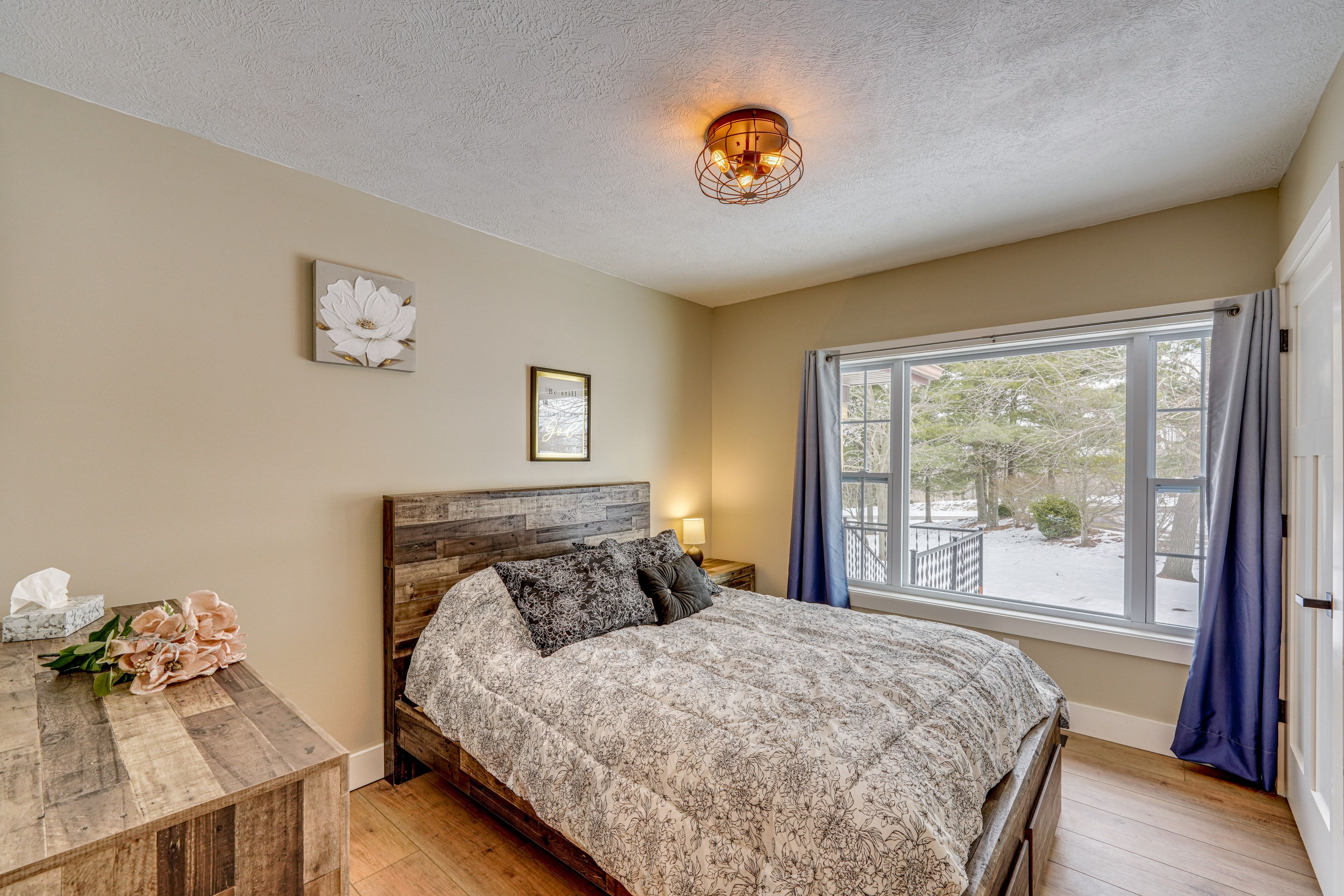 Bedroom 1 | Main Level | Queen Bed