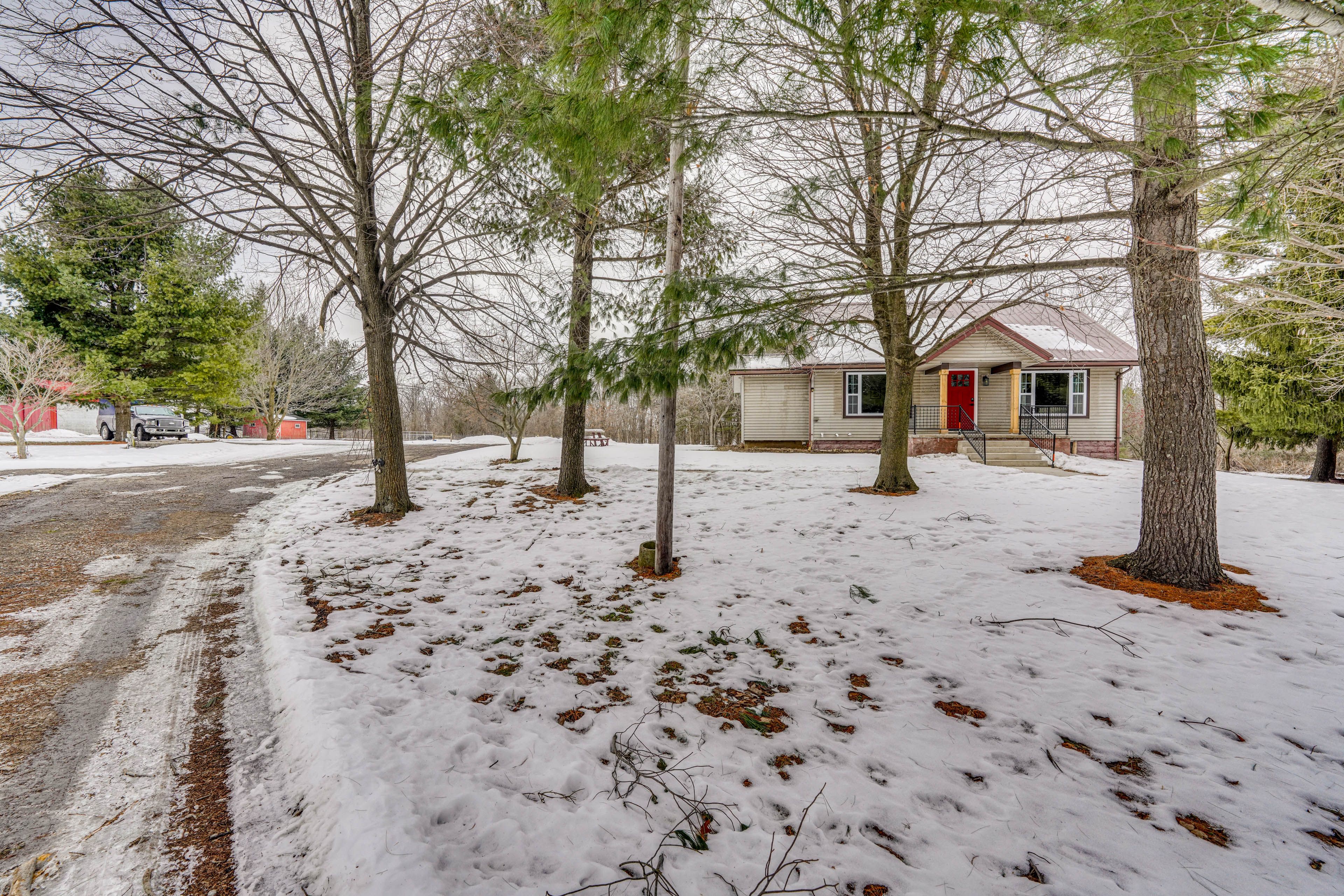 Parking | Driveway (6 Vehicles)