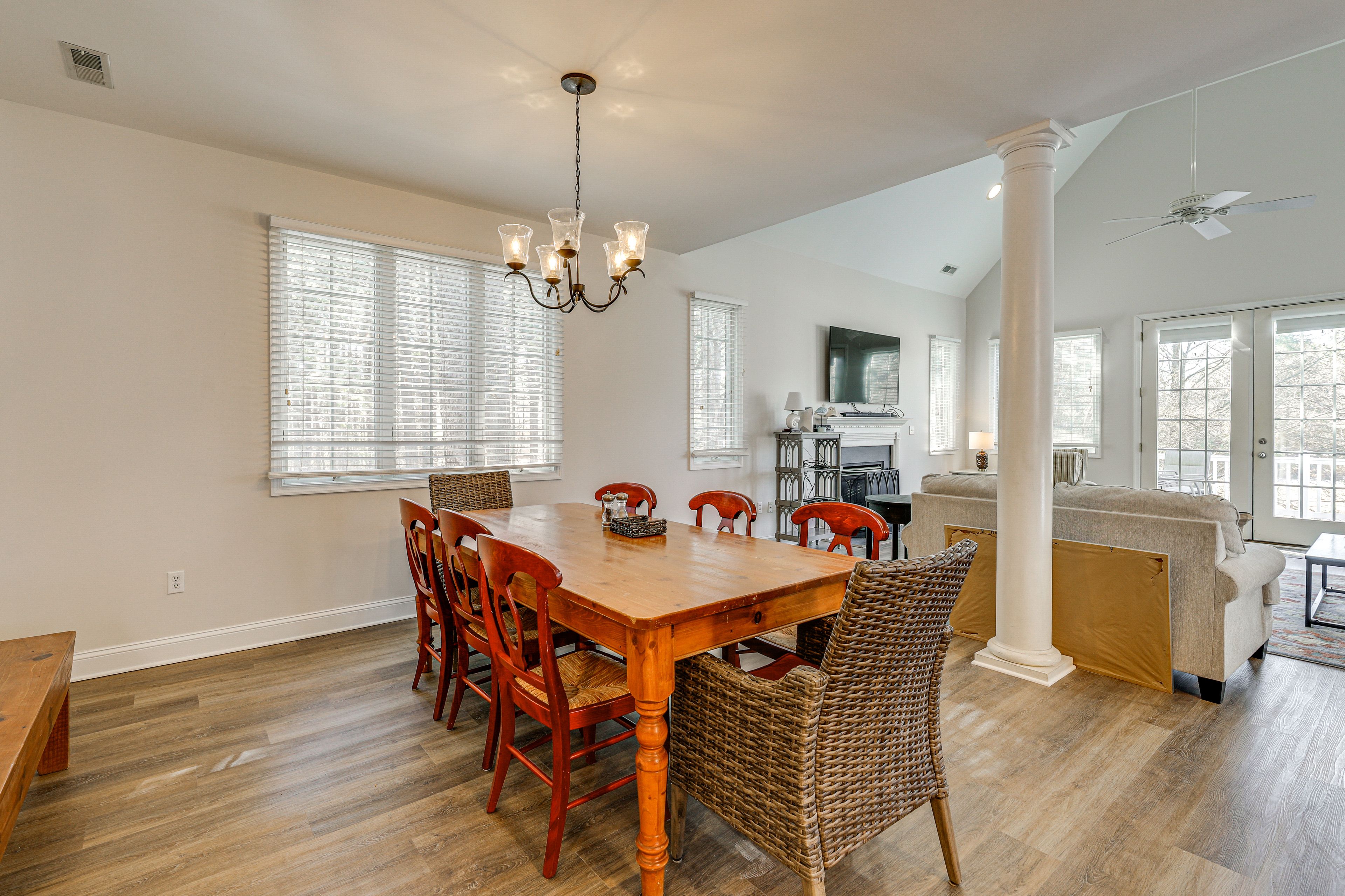 Dining Area | Main Level