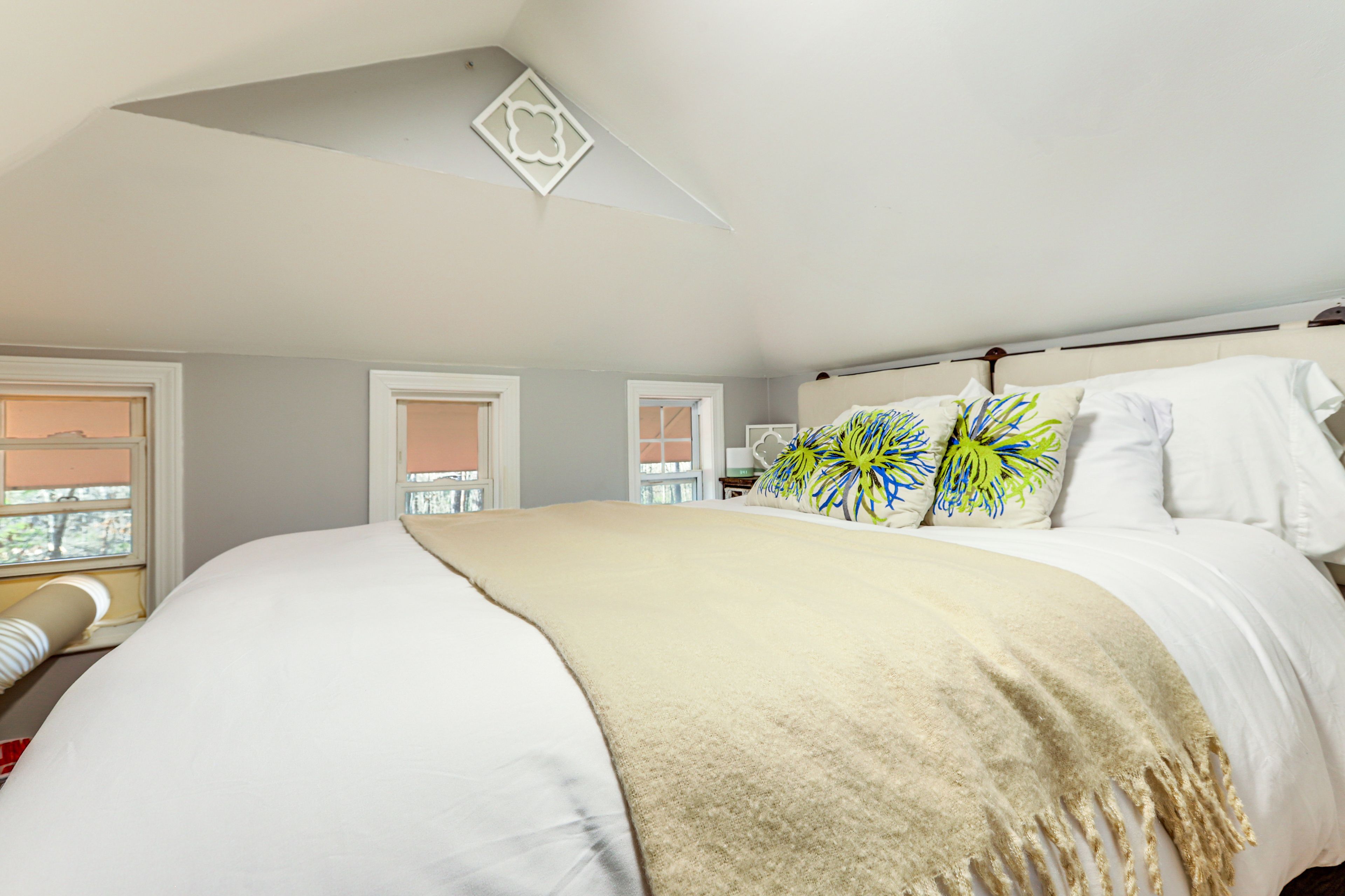 Loft | Queen Bed | 2nd Floor