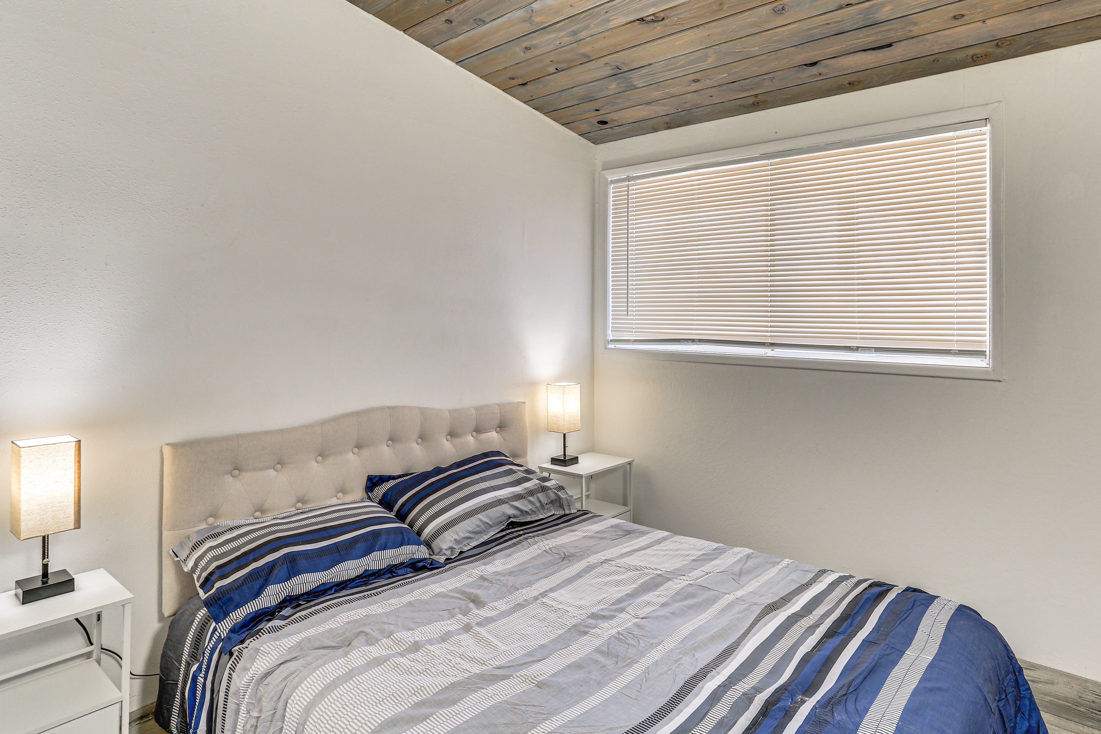 Bedroom 2 | Queen Bed