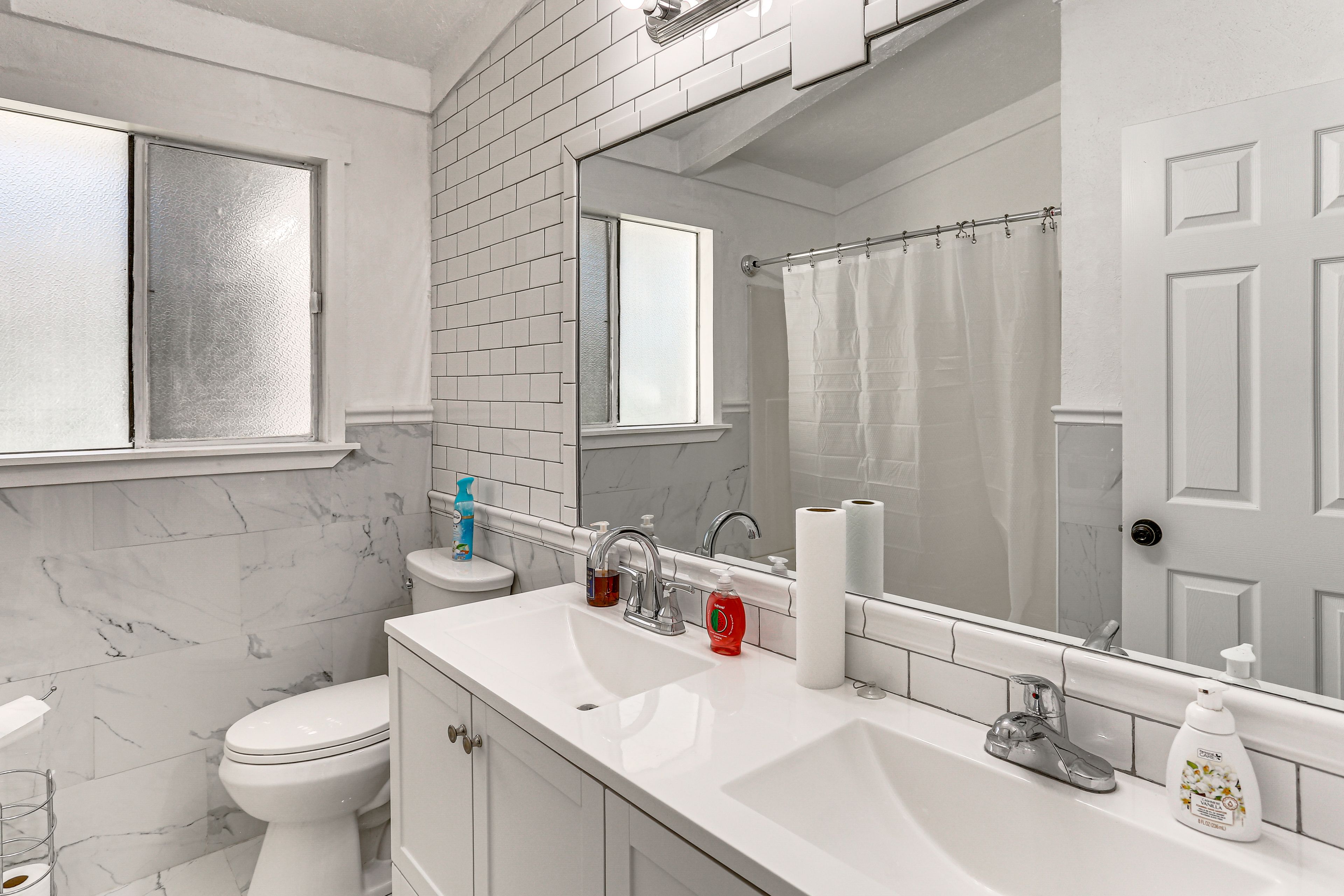 Full Bathroom | Towels Provided | Complimentary Toiletries