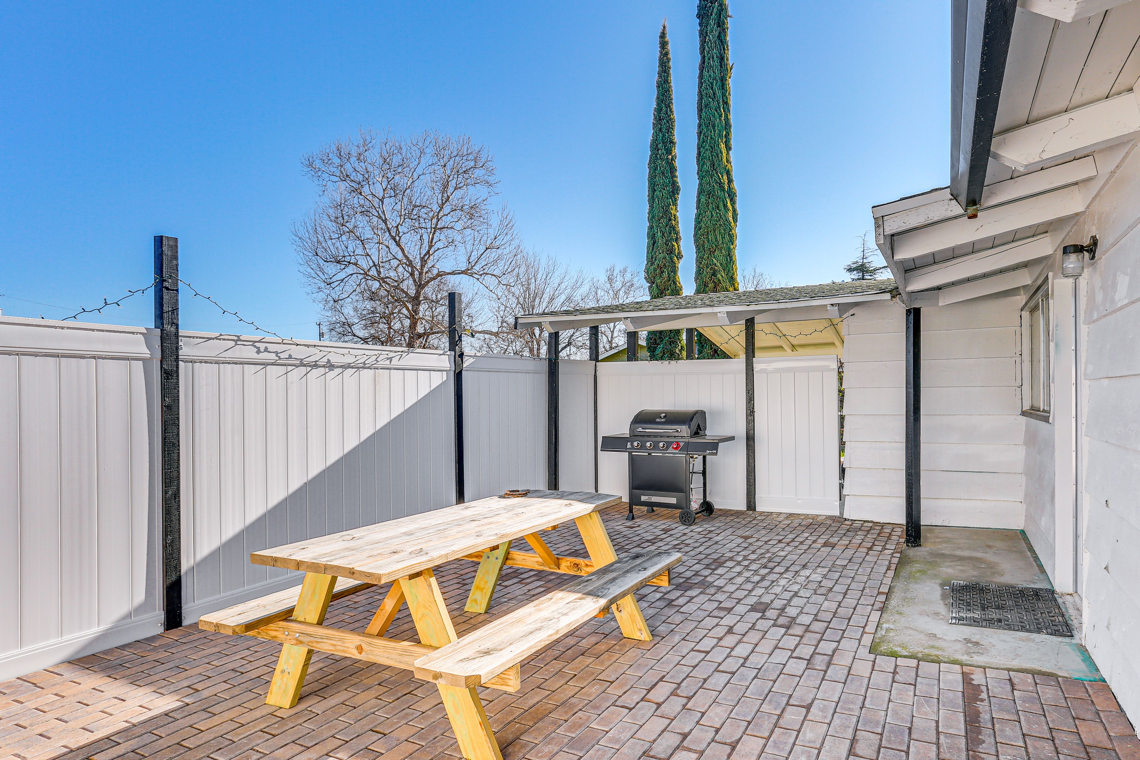 Private Patio | Gas Grill