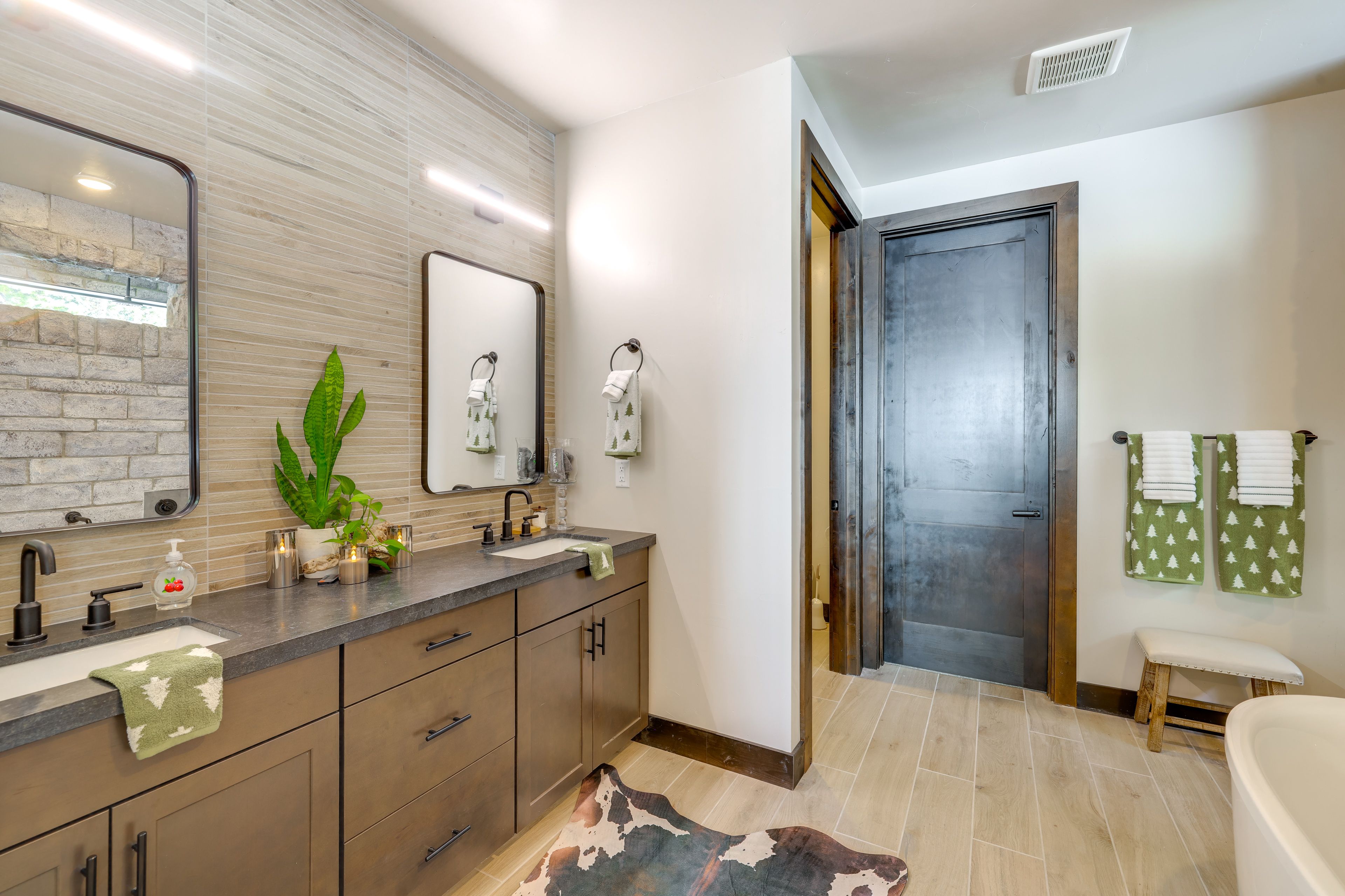 En-Suite Bathroom | 1st Floor