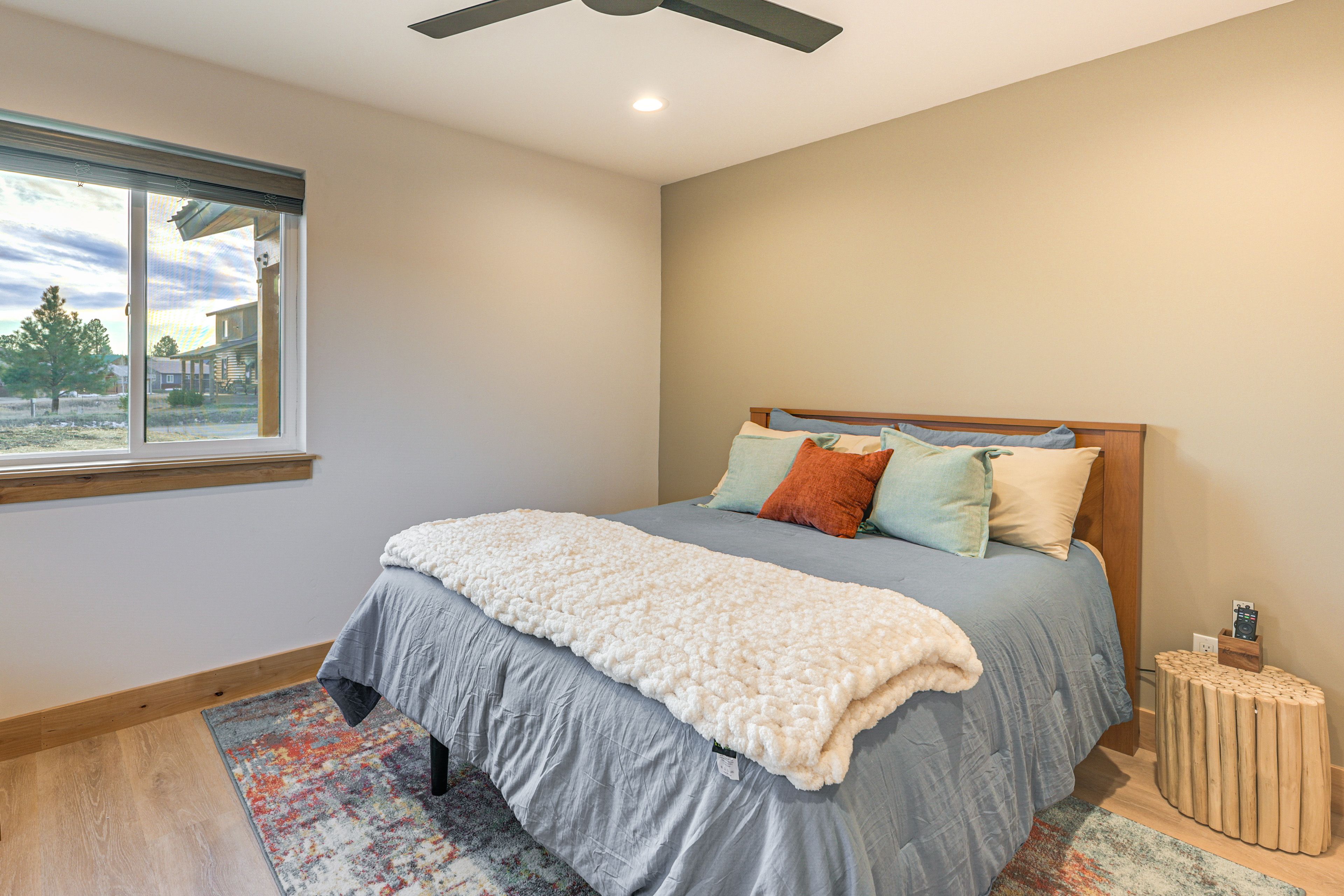 Bedroom 2 | Queen Bed