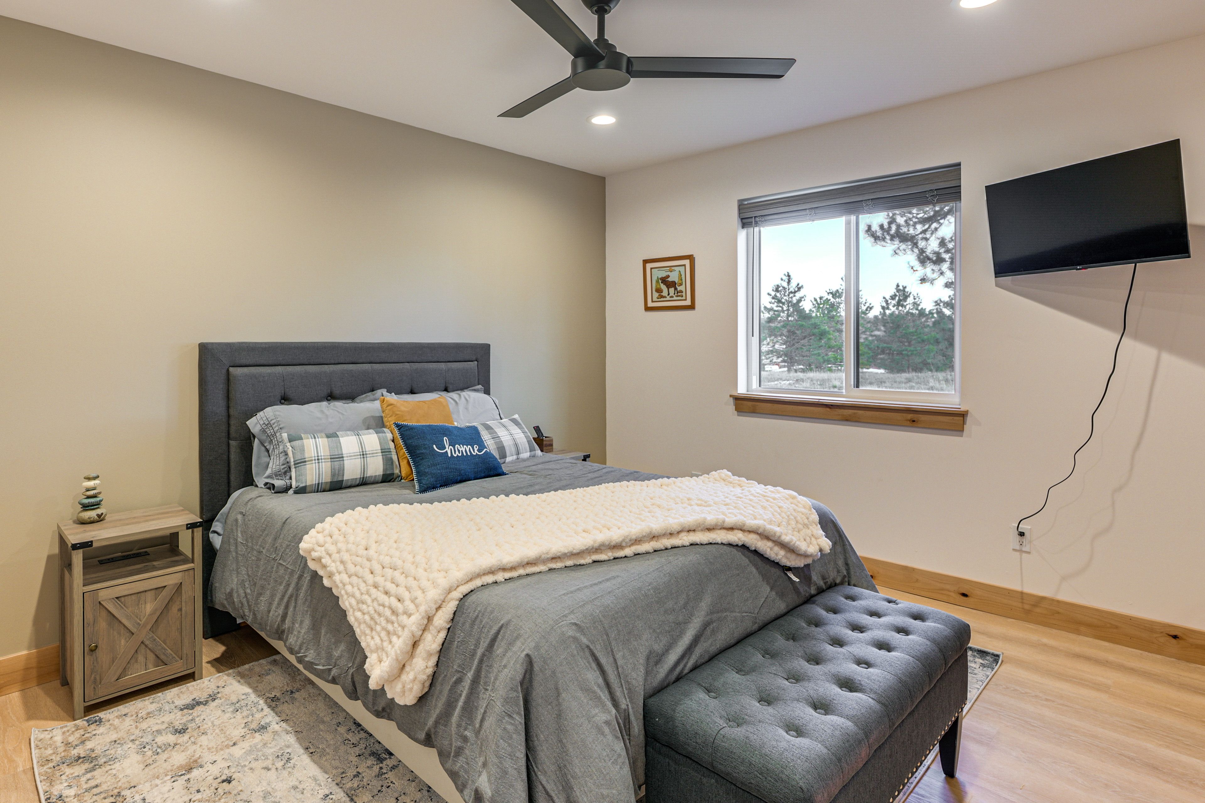 Bedroom 3 | Queen Bed