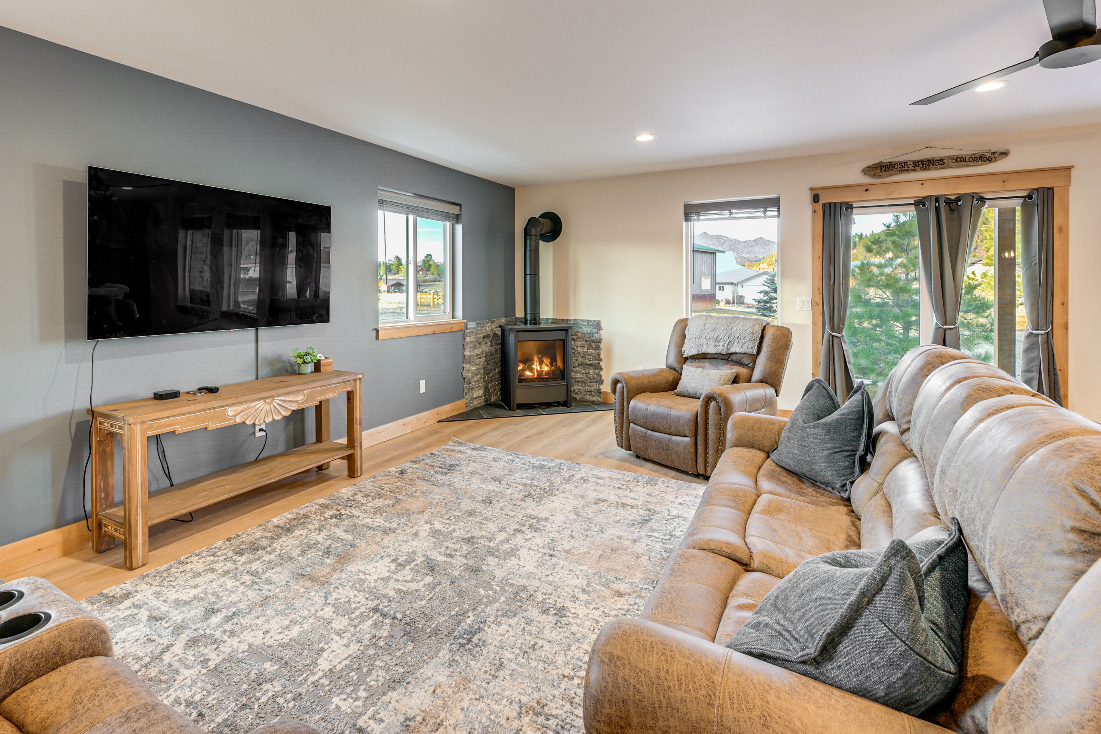 Living Room | Free WiFi | Smart TV