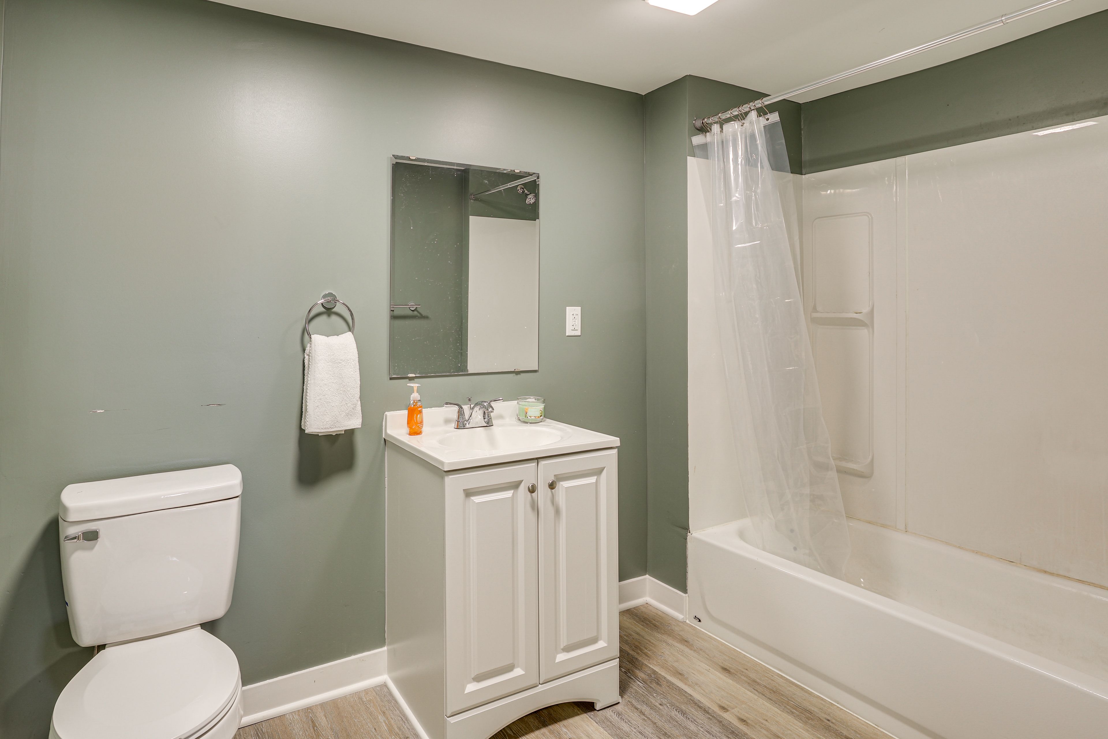 En-Suite Bathroom | 1st Floor