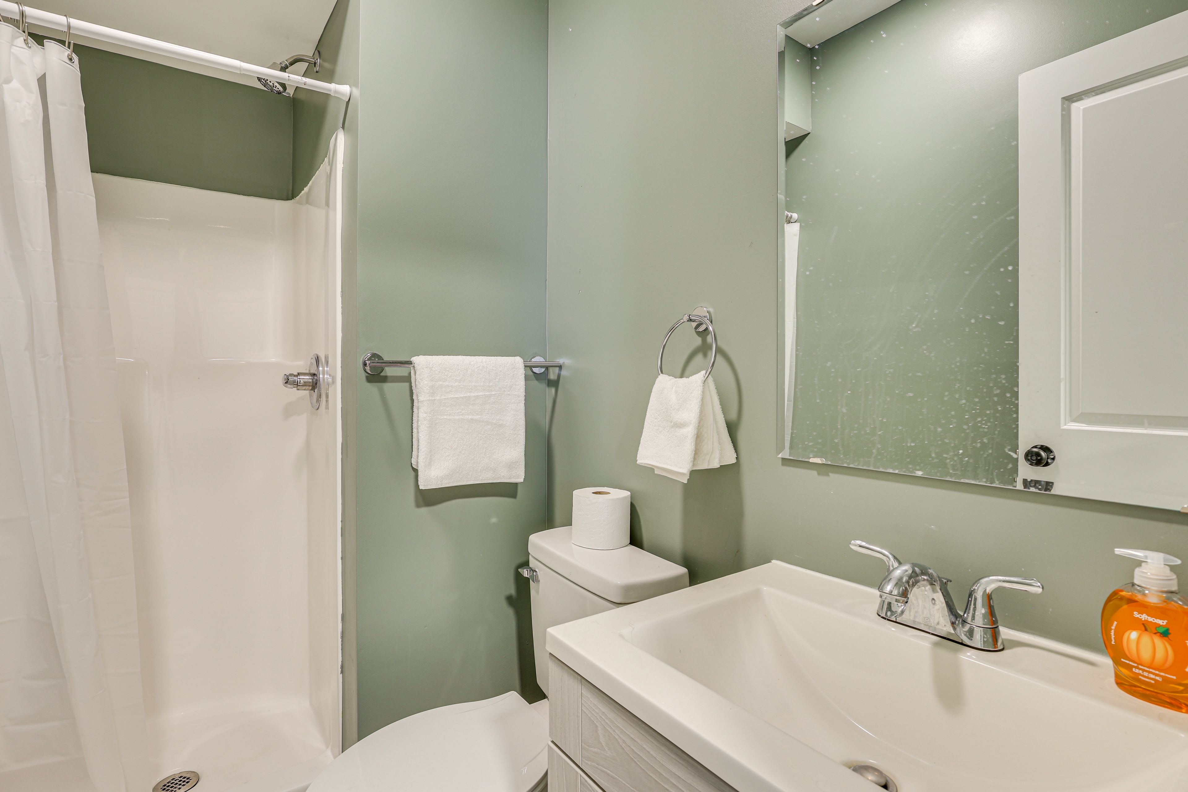 Bathroom | 2nd Floor