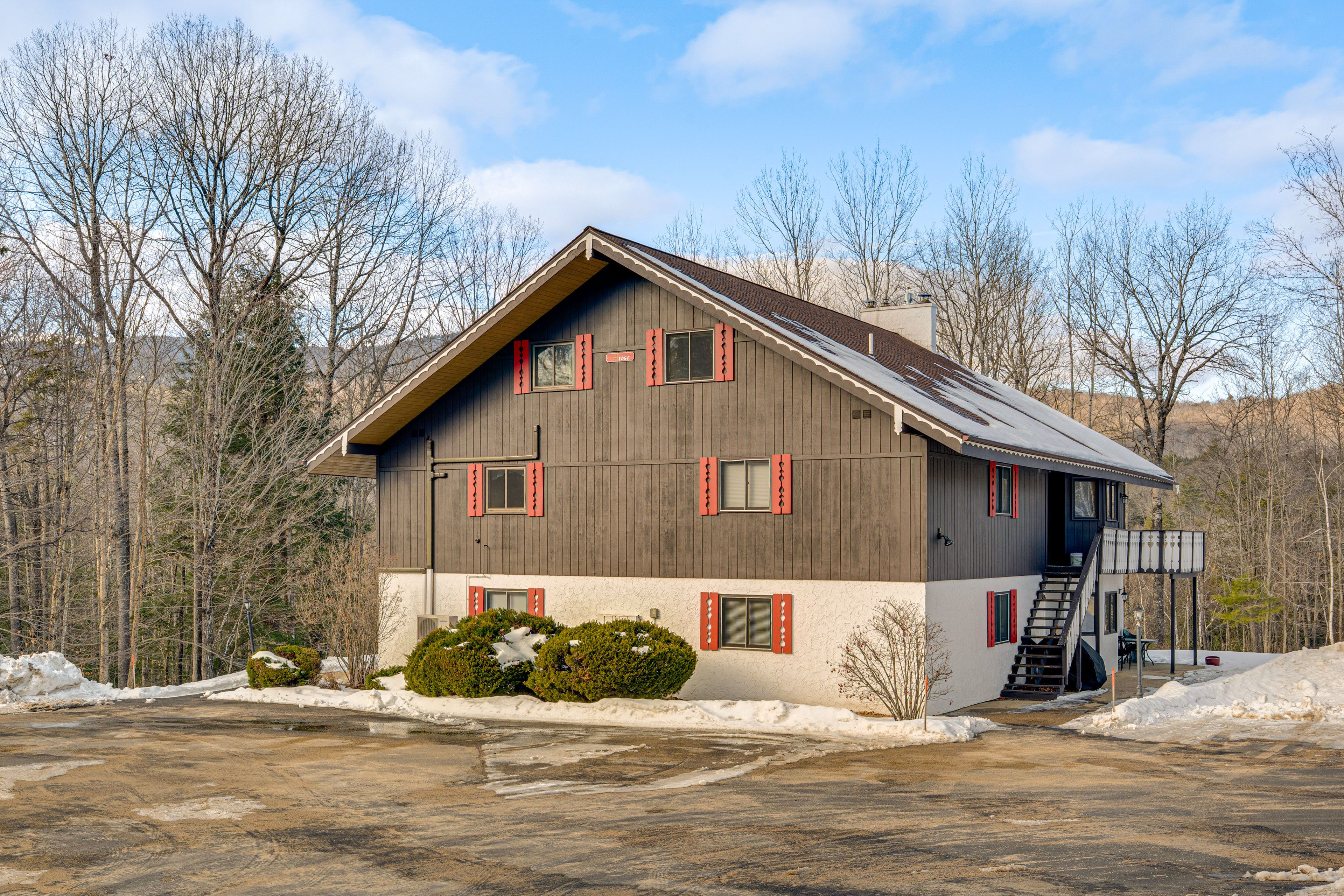 Parking | Community Lot (3 Vehicles)