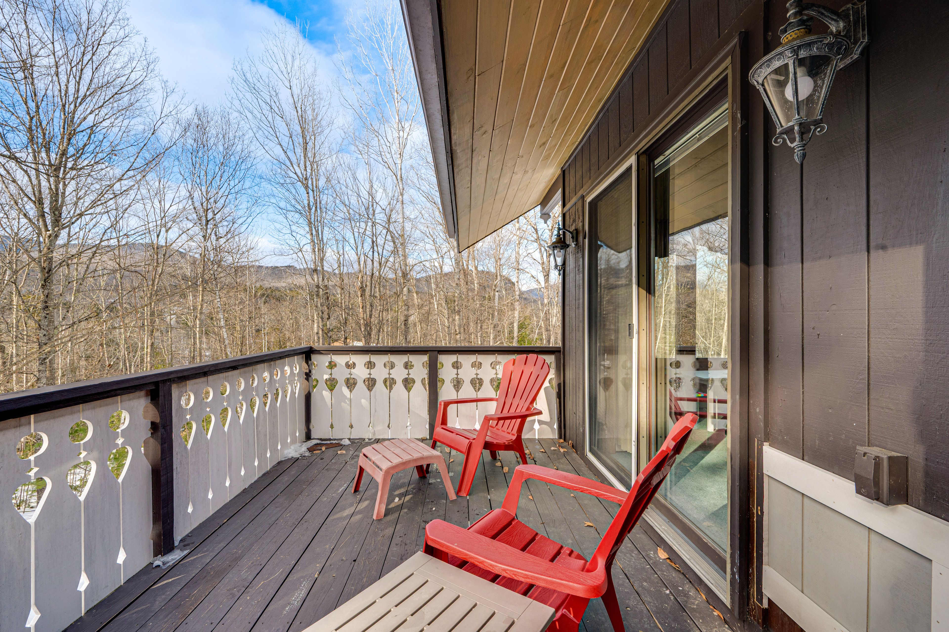 Private Balcony w/ Seating | Mountain Views