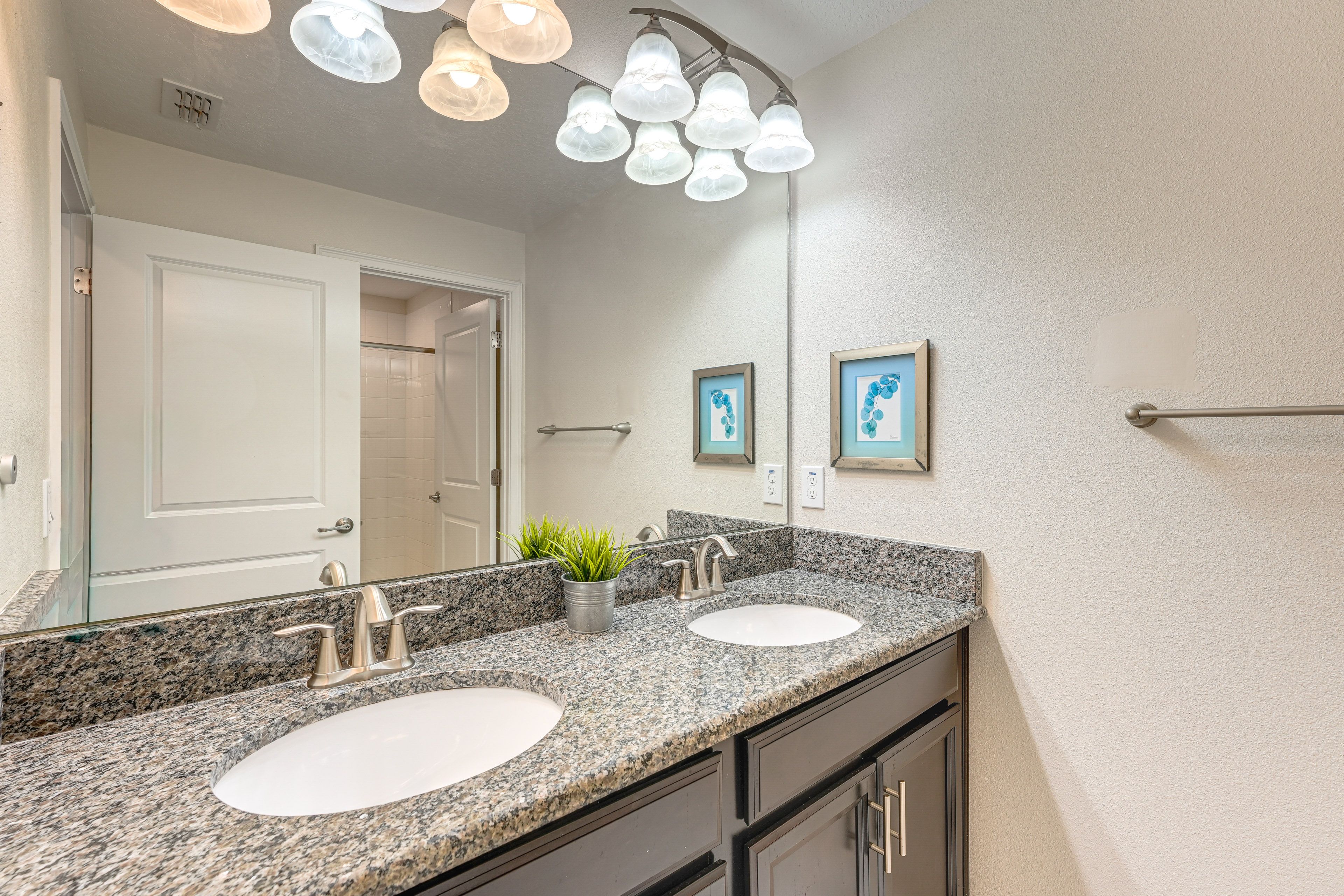 Bathroom | 2nd Floor