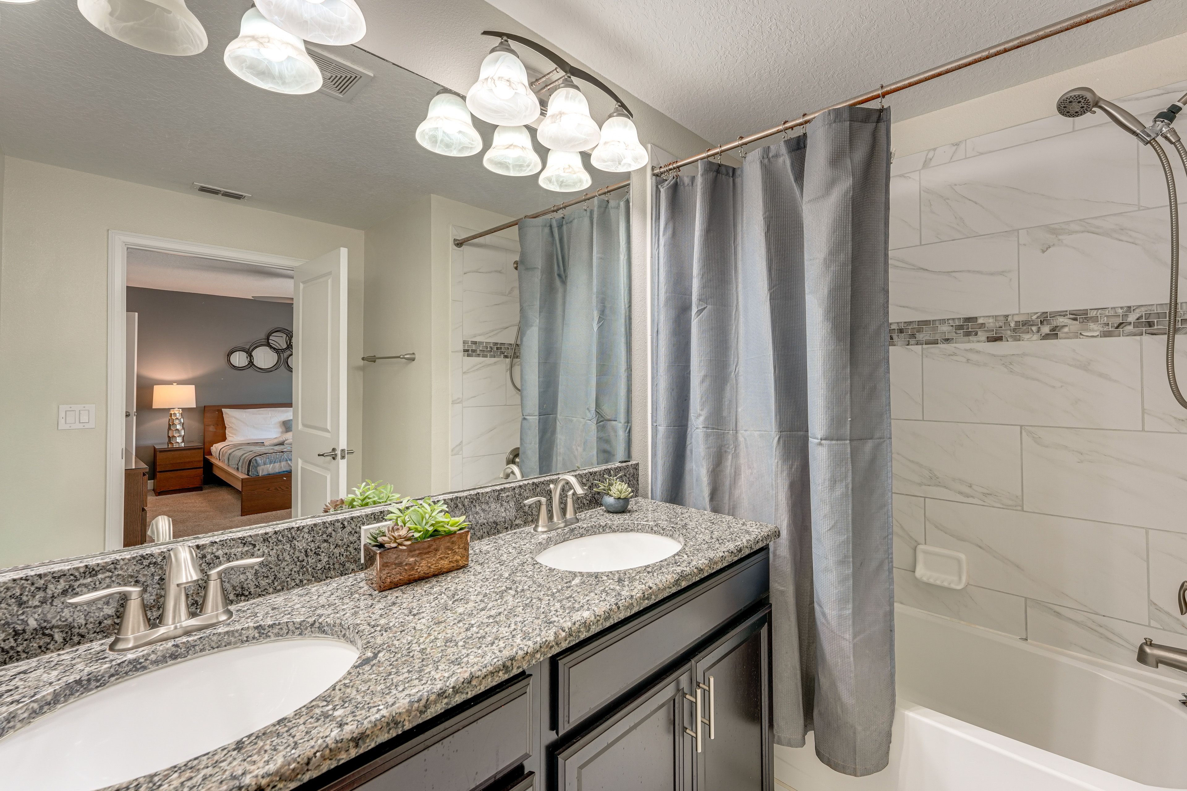 En-Suite Bathroom | Towels Provided | 2nd Floor