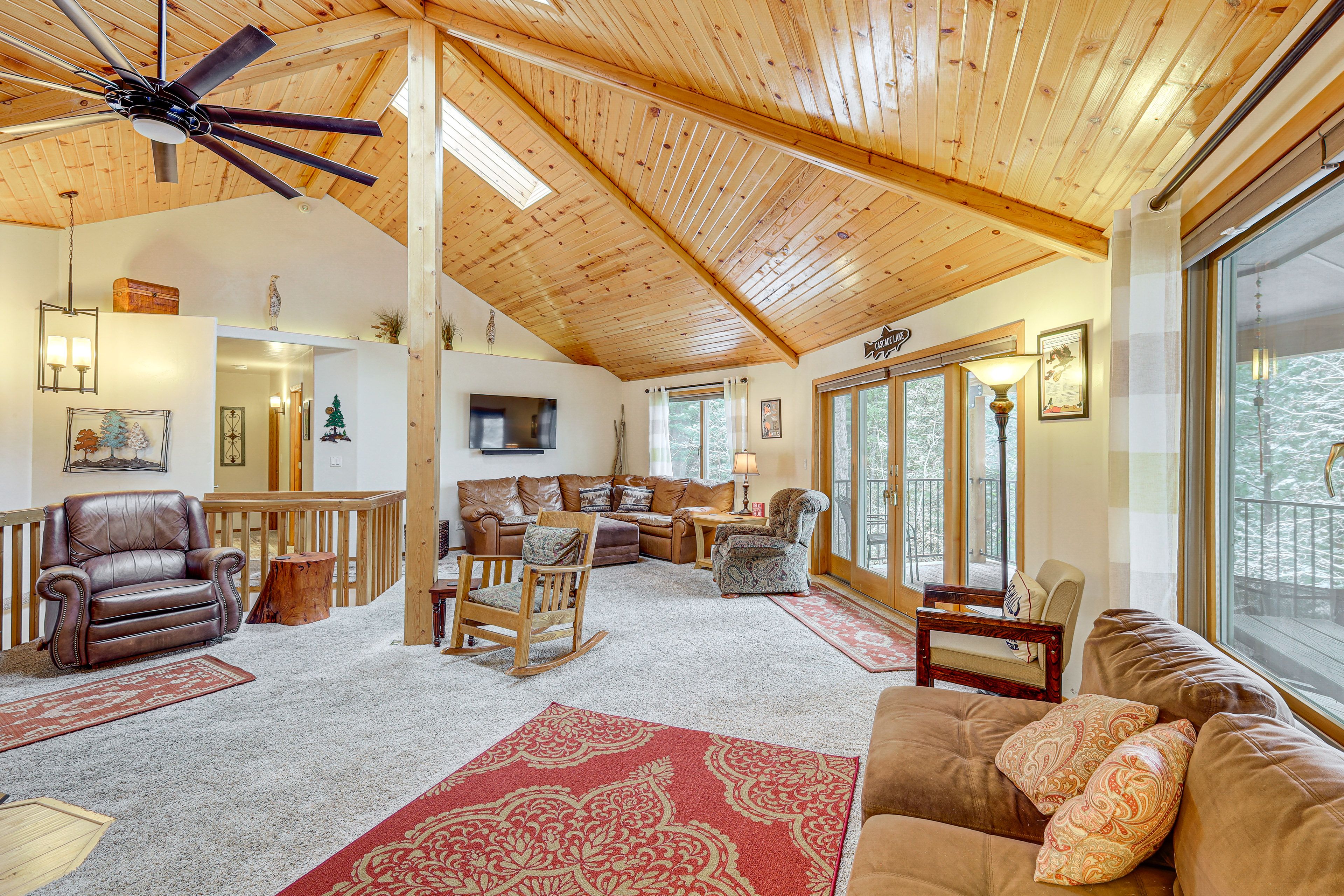 Living Room | Main Level