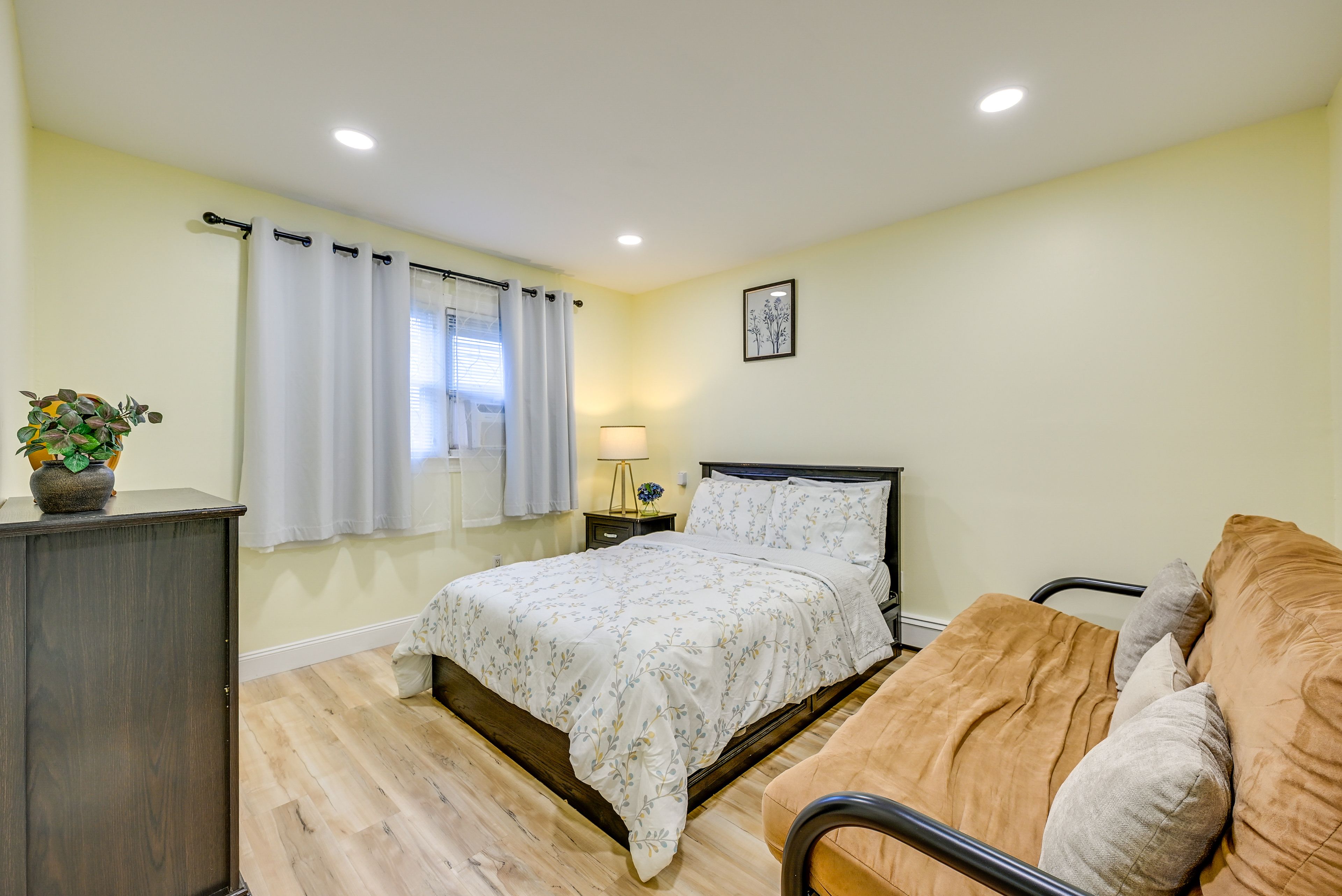 Bedroom 2 | Queen Bed